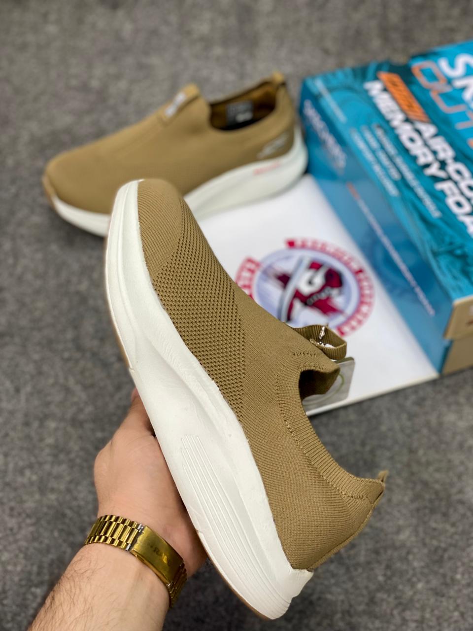 Sketcher Max Cushion Lightweight & Breathable