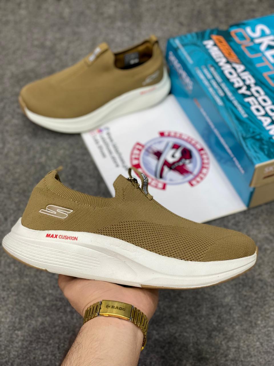 Sketcher Max Cushion Lightweight & Breathable