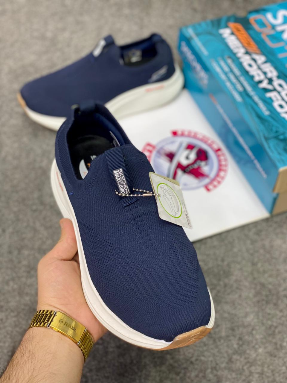 Sketcher Max Cushion Lightweight & Breathable