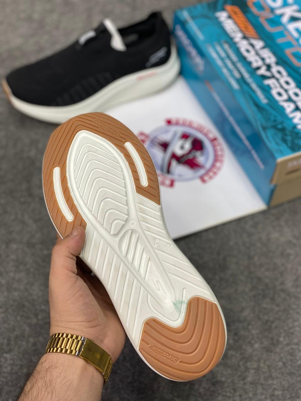 Sketcher Max Cushion Lightweight & Breathable