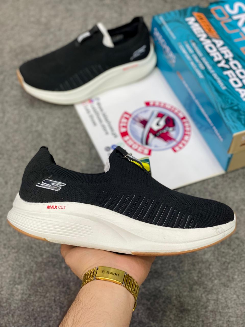 Sketcher Max Cushion Lightweight & Breathable