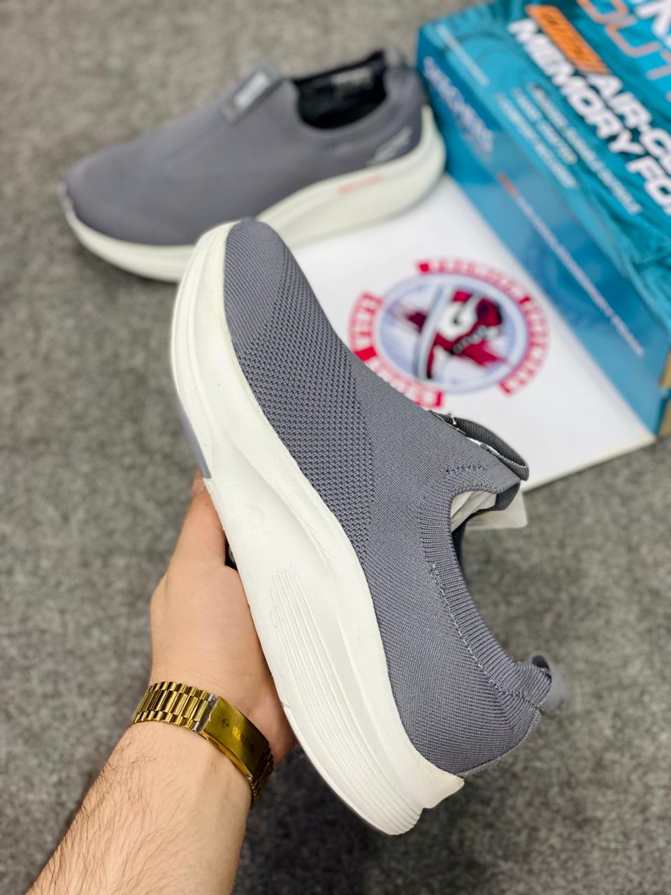 Sketcher Max Cushion Lightweight & Breathable