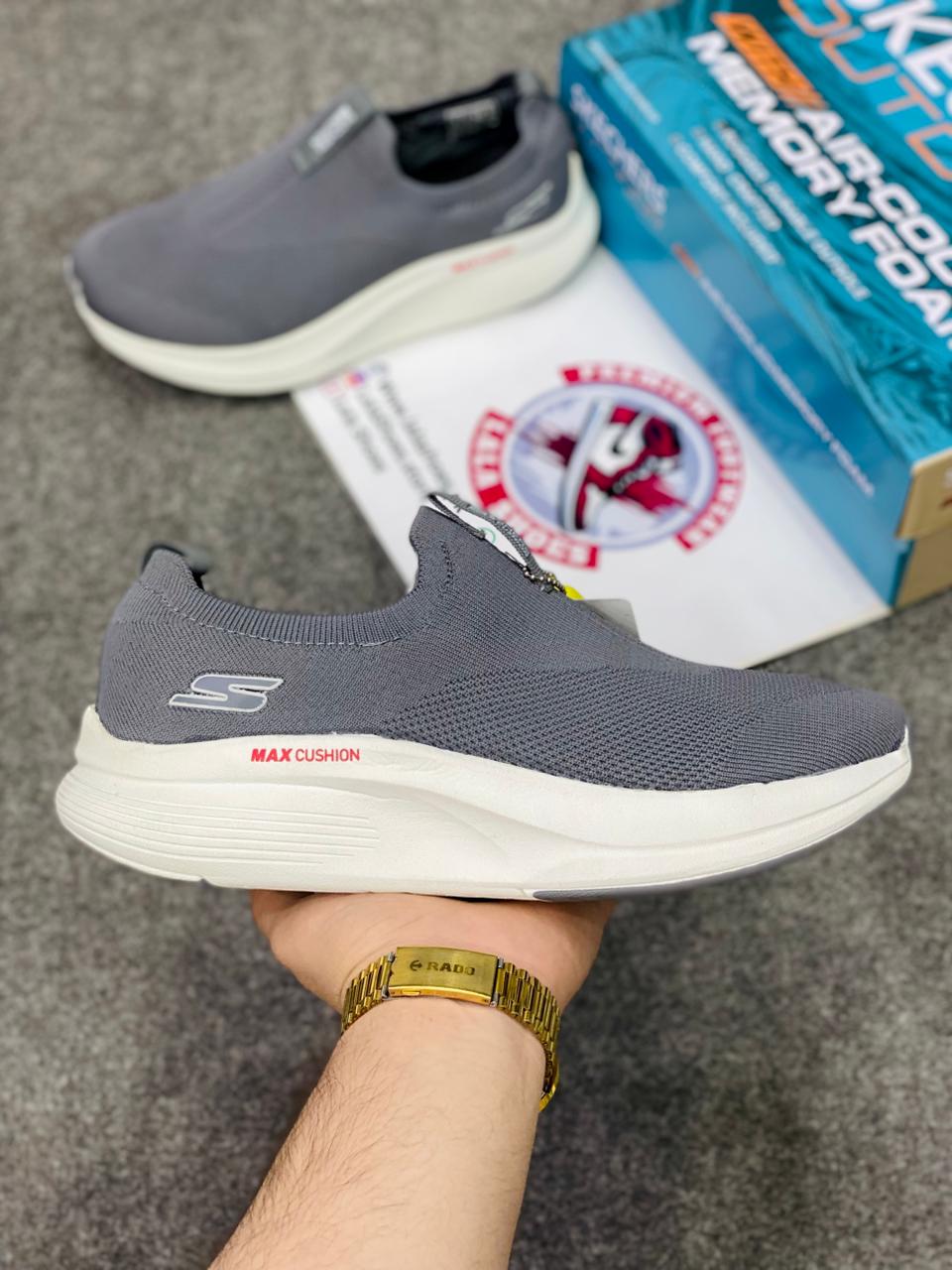 Sketcher Max Cushion Lightweight & Breathable