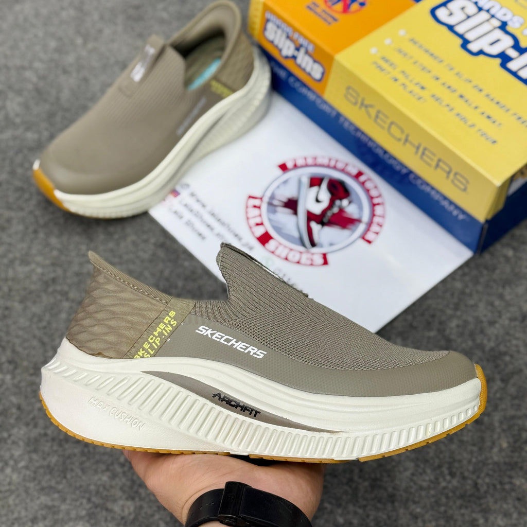 Skechers Max Cushion SlipOns – Free Delivery 785365