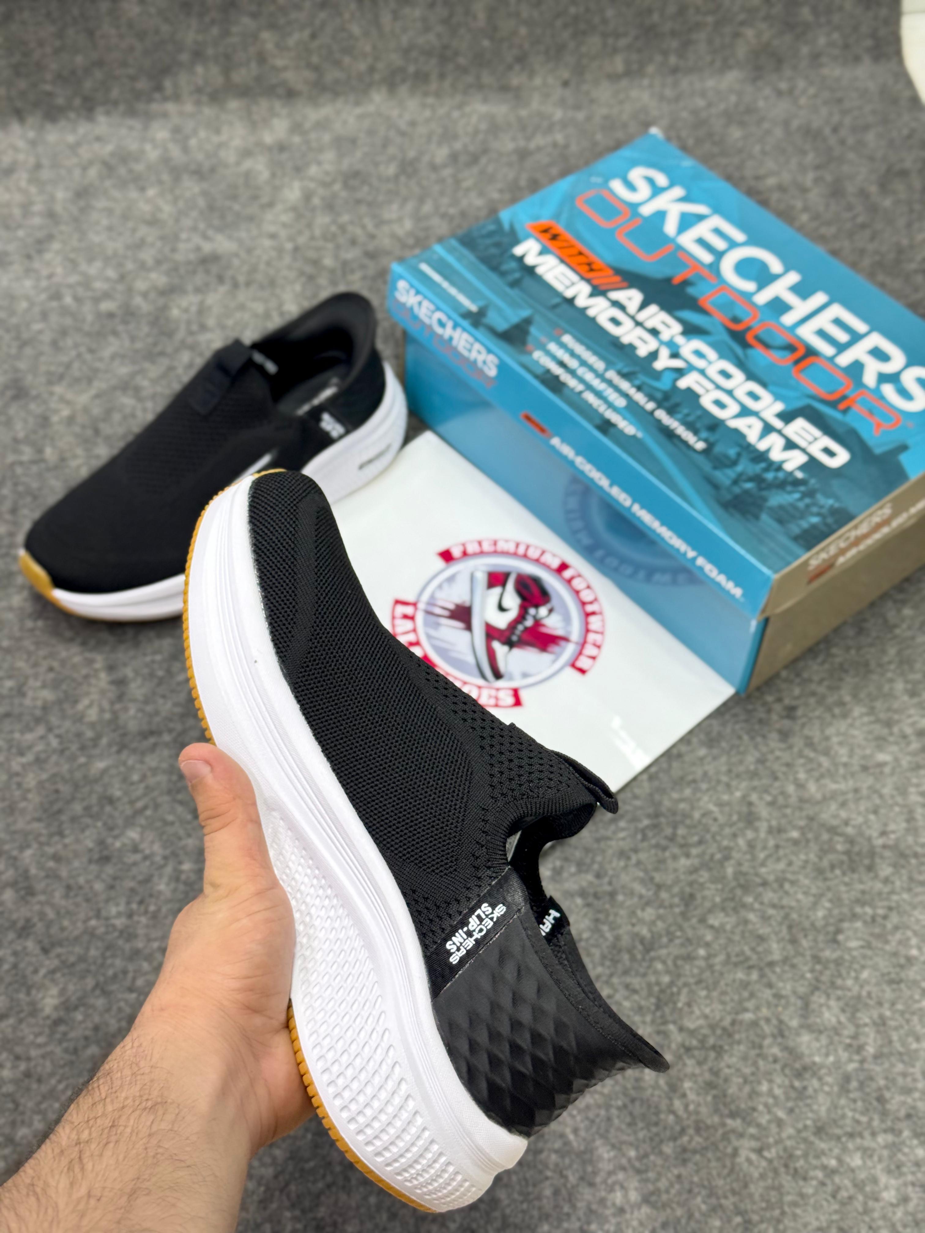 Skechers Slip-ins: Max Cushioning Black white Comfort & Air-Cooled Cushioning | Best Walking