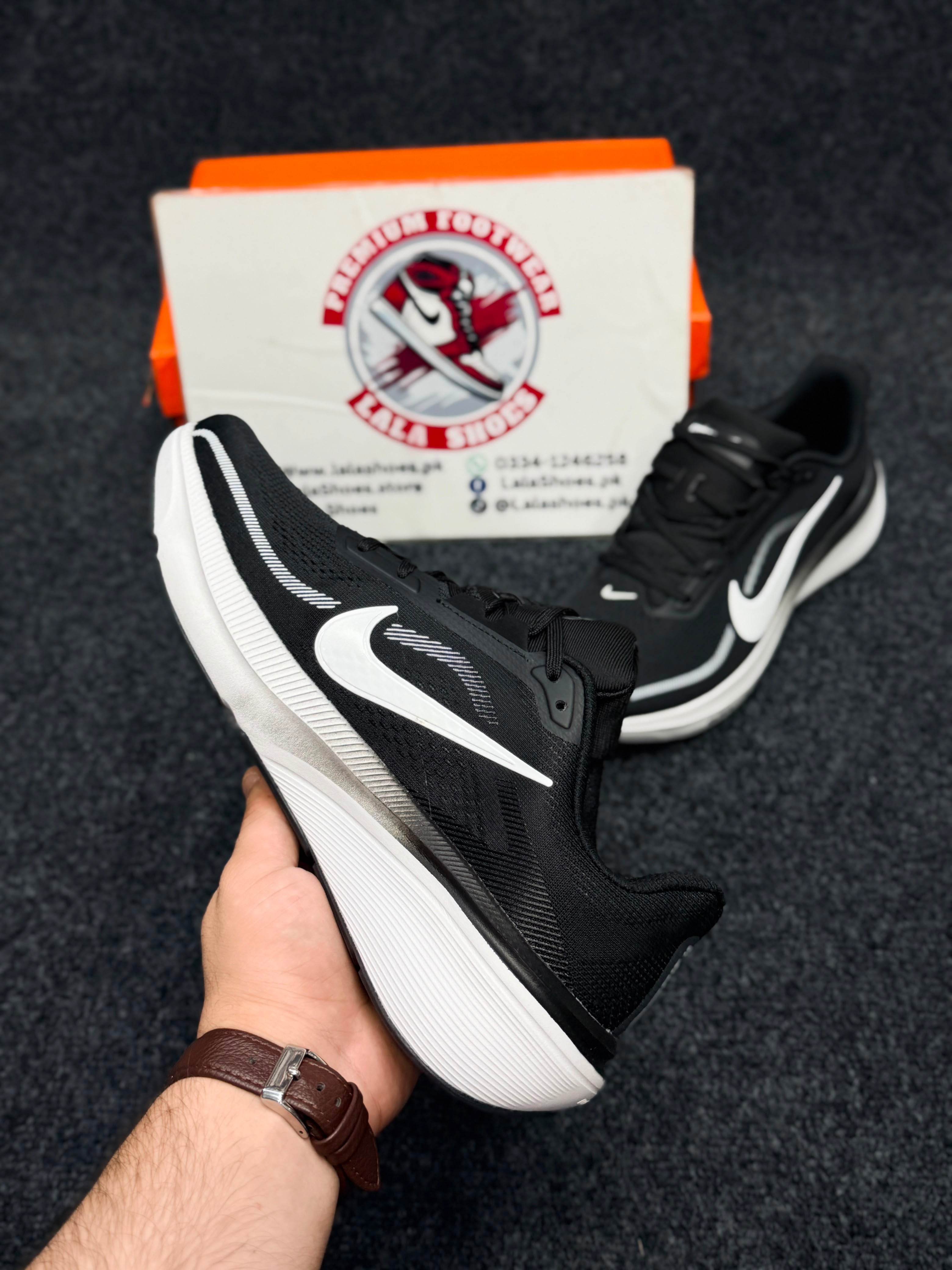 Nike Air Zoom Pegasus42
Color: Black / White