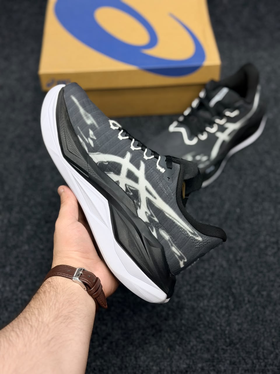 ASICS Superblast 3 – Charcoal Black / White