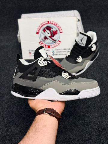 Air Jordan 4 Retro – Cement Grey
Colour: Cement Grey / Black / White