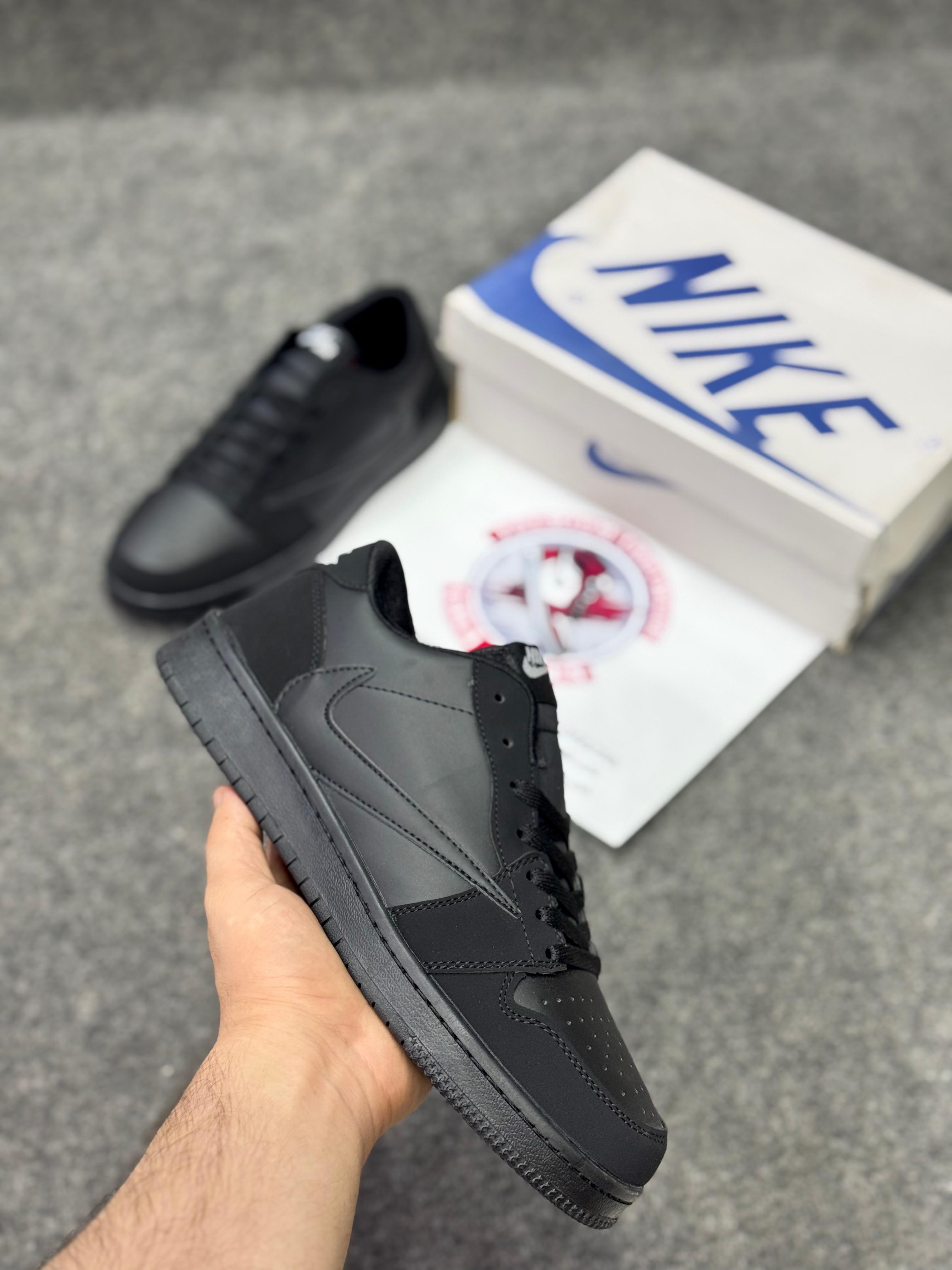 Aj1 Travis Scot Full black