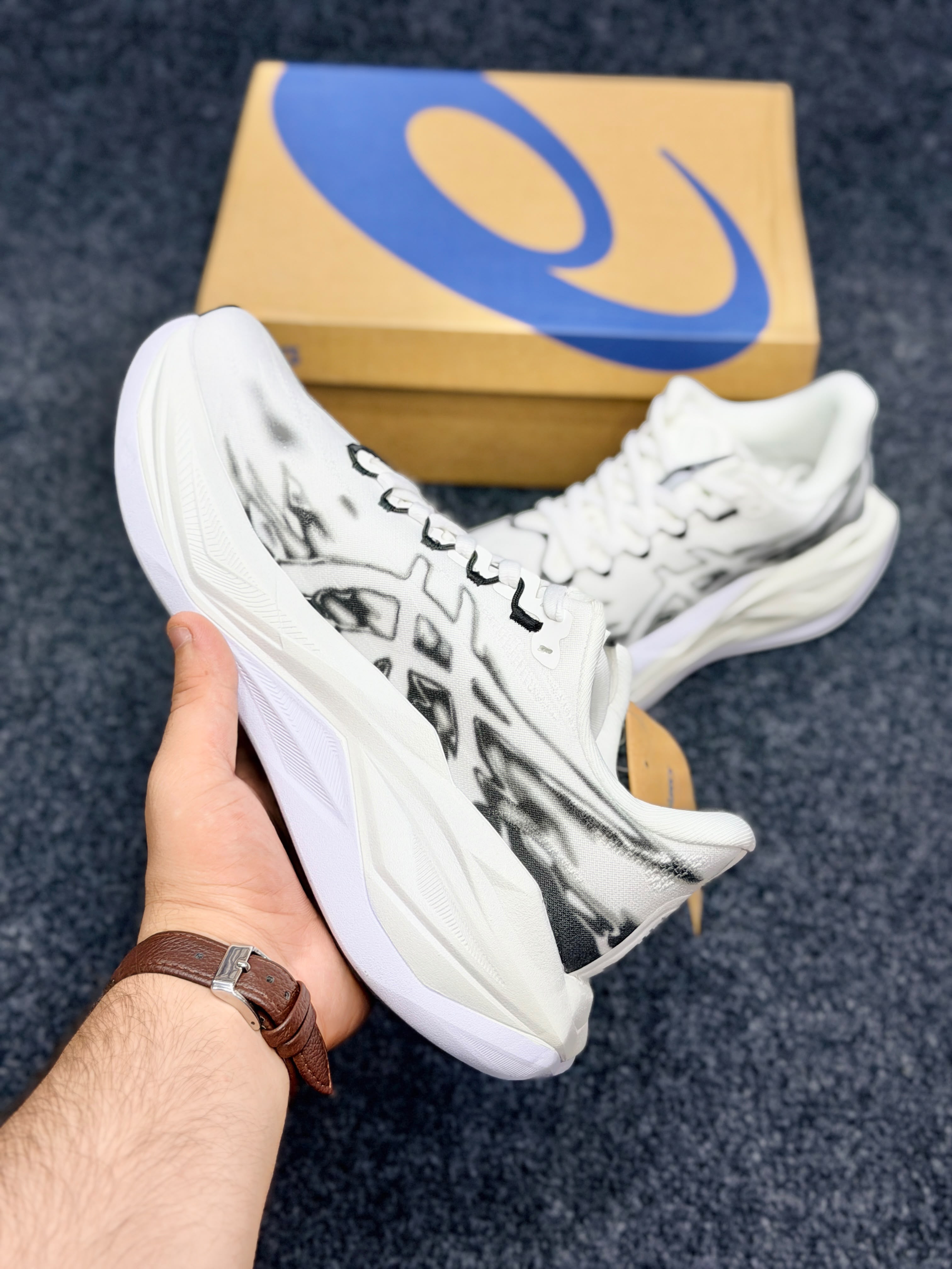 ASICS Superblast 3 – White / Black