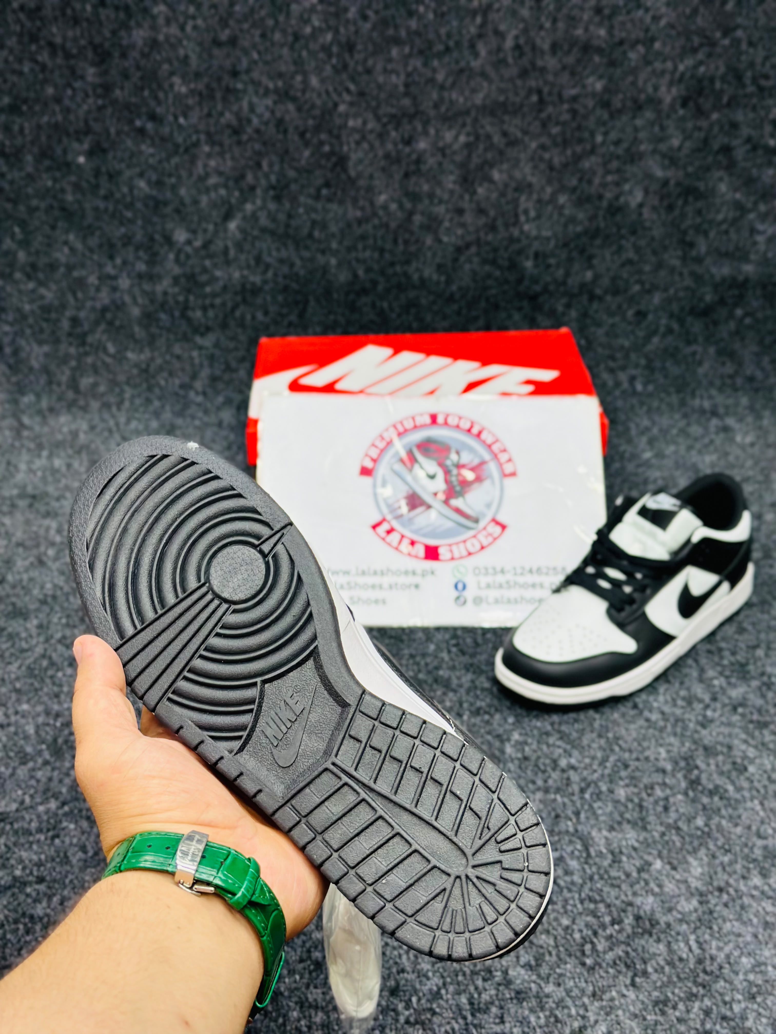 Nike panda sb dunks