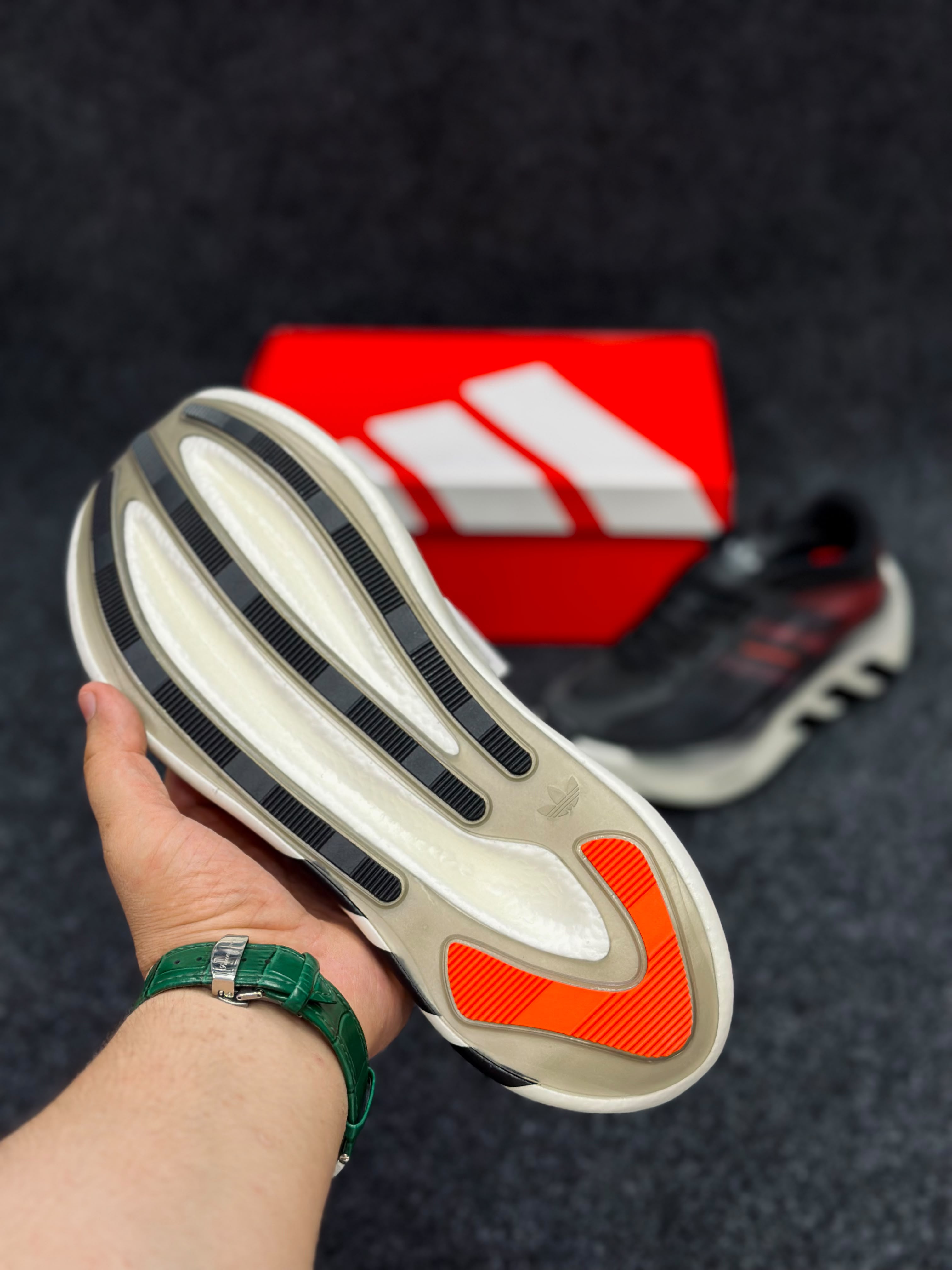 Adidas Hyperboost Euphoria LT
Colour: Black / Burgundy / Off White