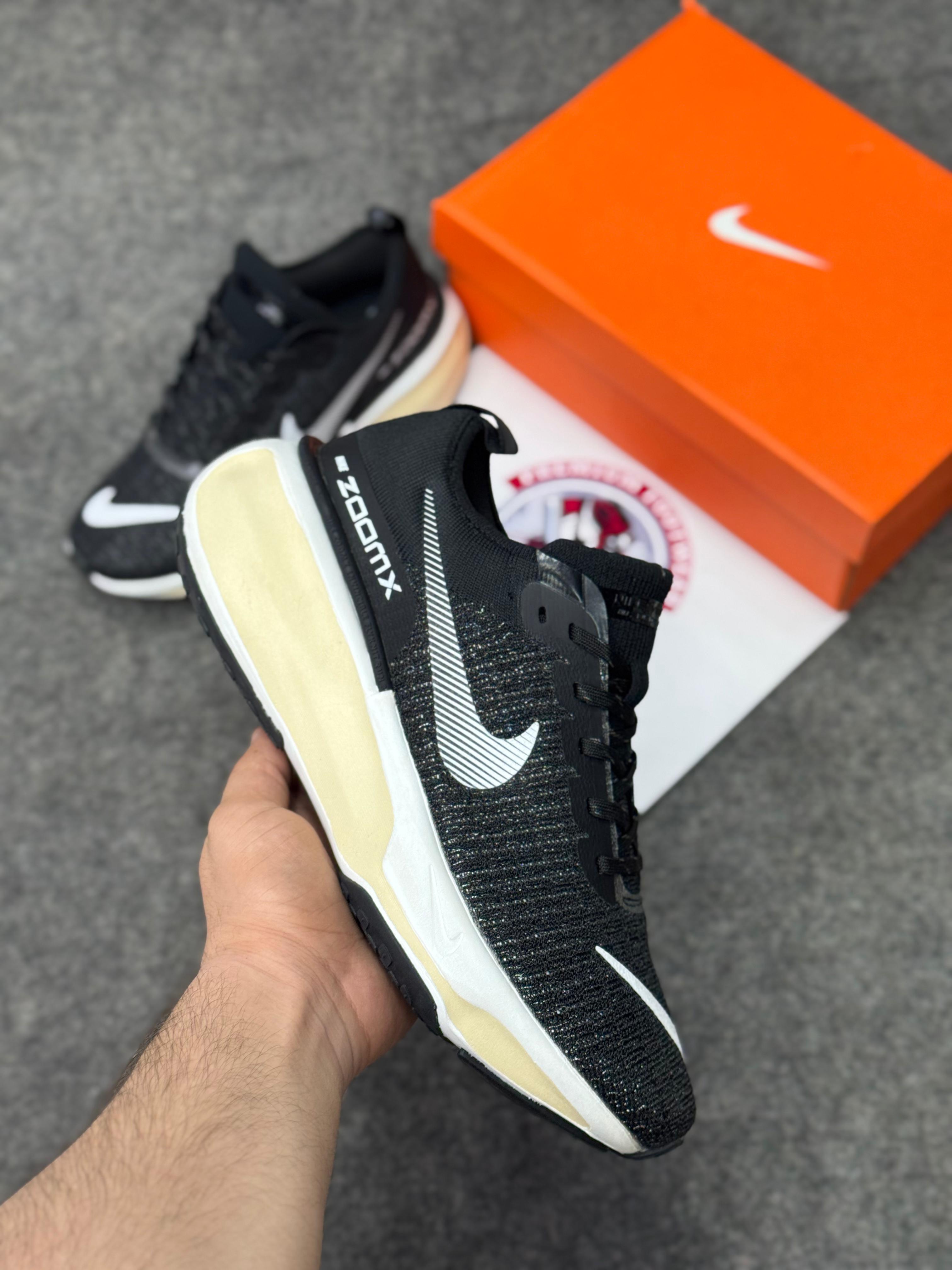 Nk zoomx shoes black white