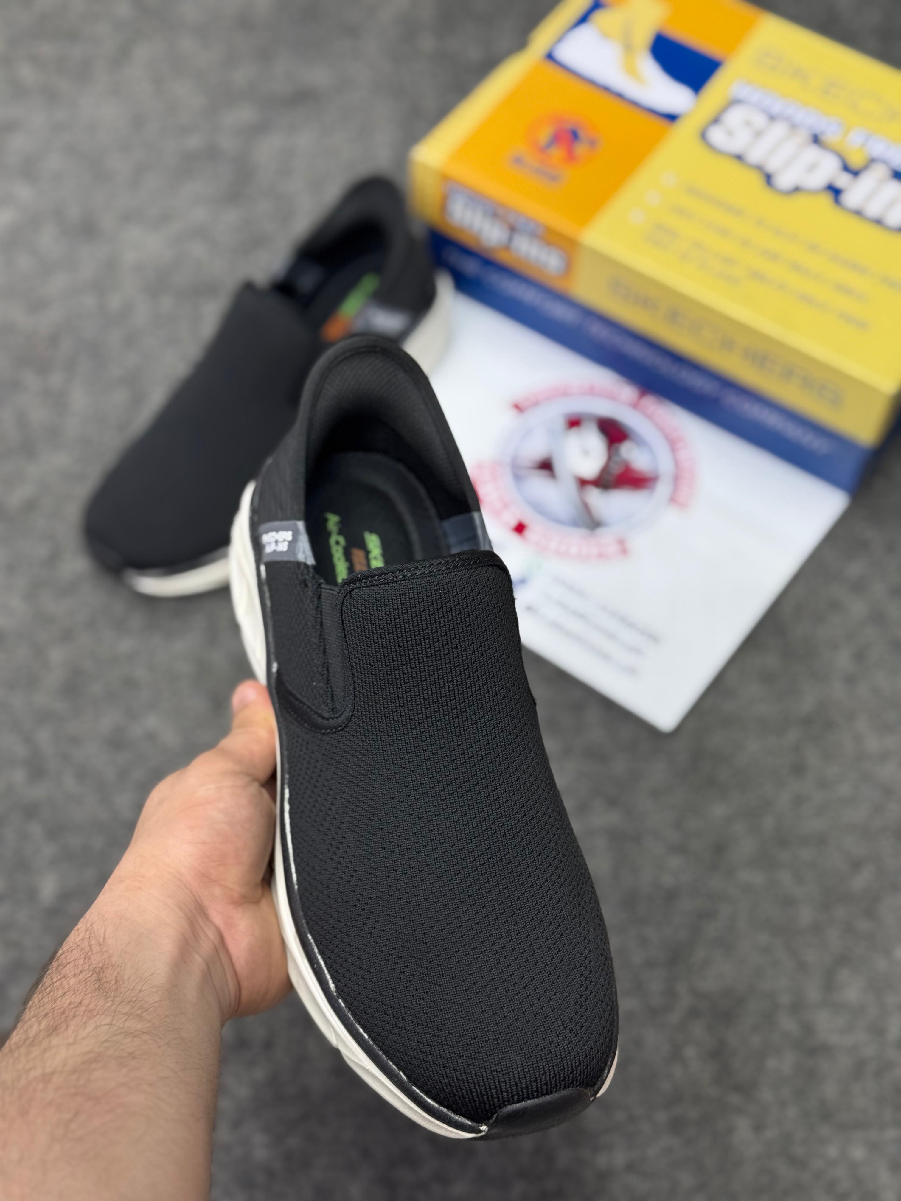 Skechers Slip-ins: Max Cushioning Hyper Burst Black white, Air-Cooled Memory Foam