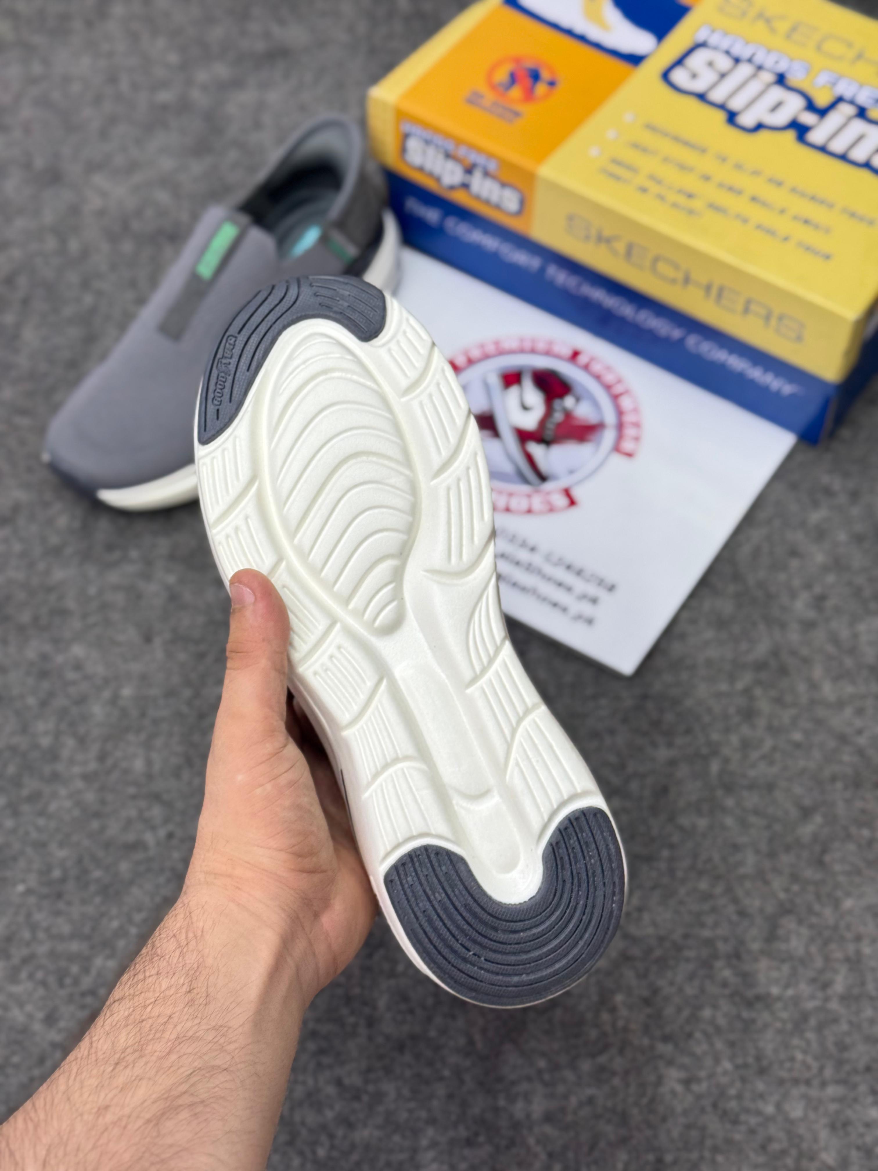 Skechers Slip-ins: Max Cushioning Hyper Burst Grey white, Air-Cooled Memory Foam