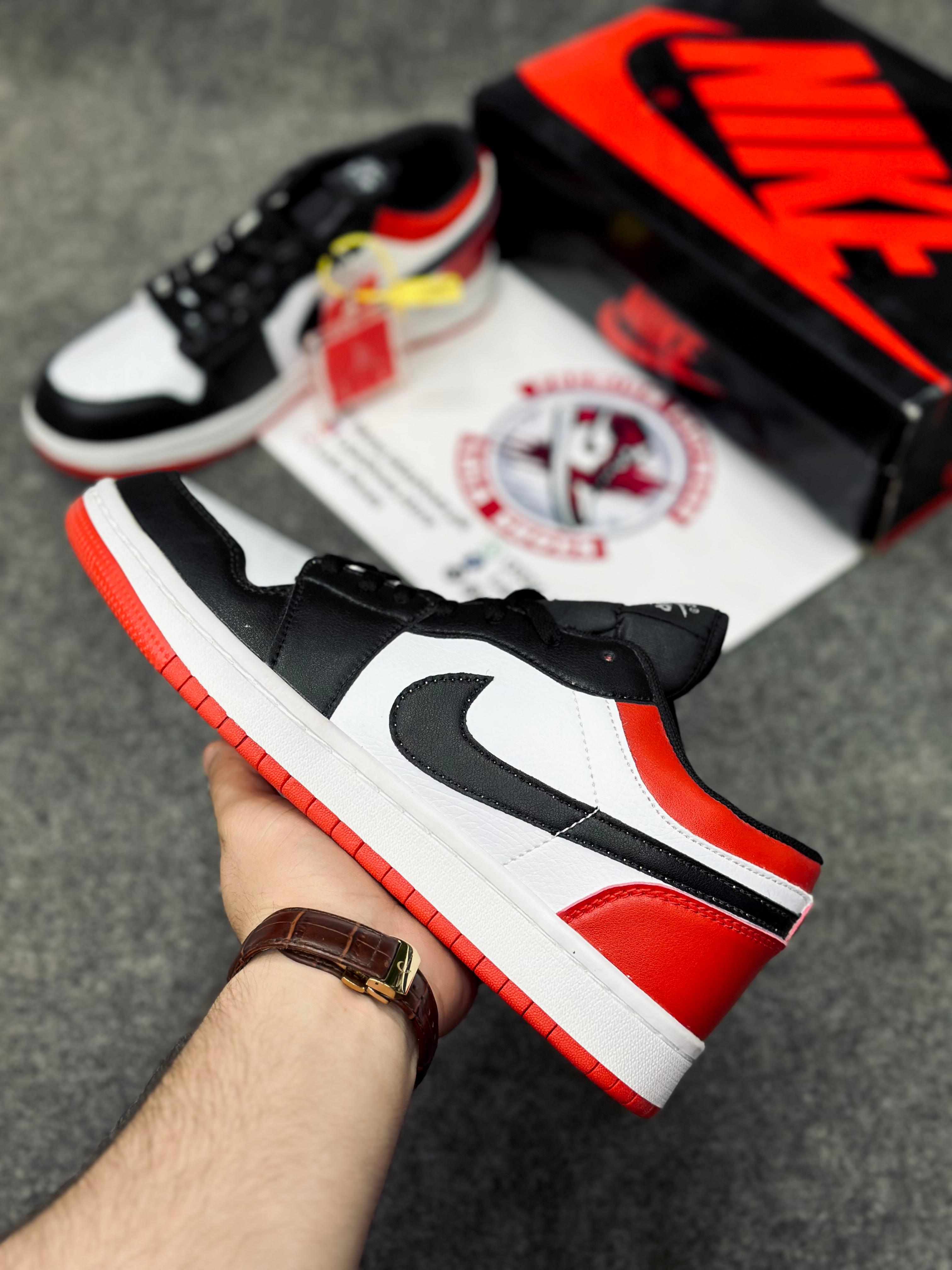 AJ1 Retro Low OG Black Toe