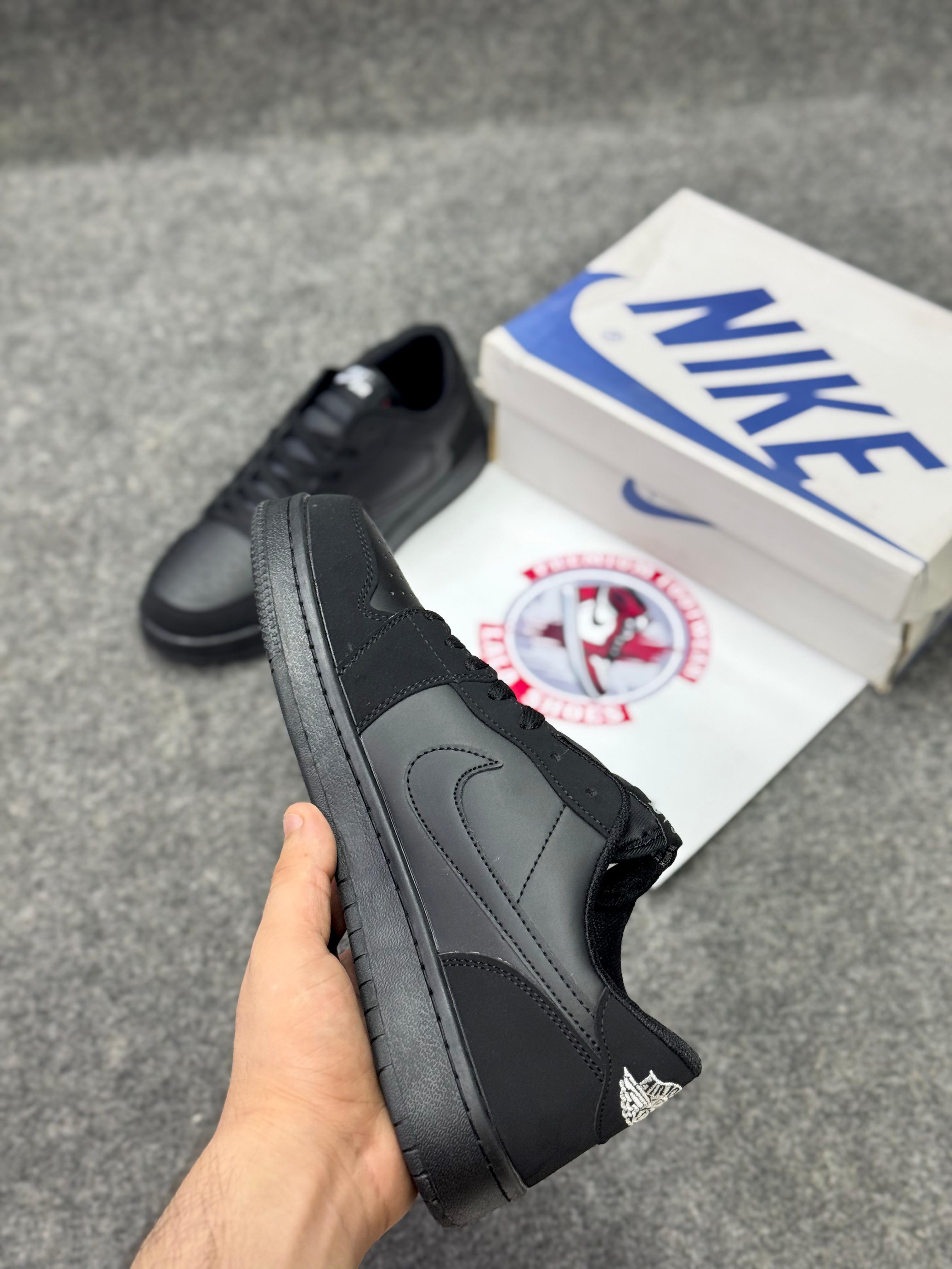 Aj1 Travis Scot Full black