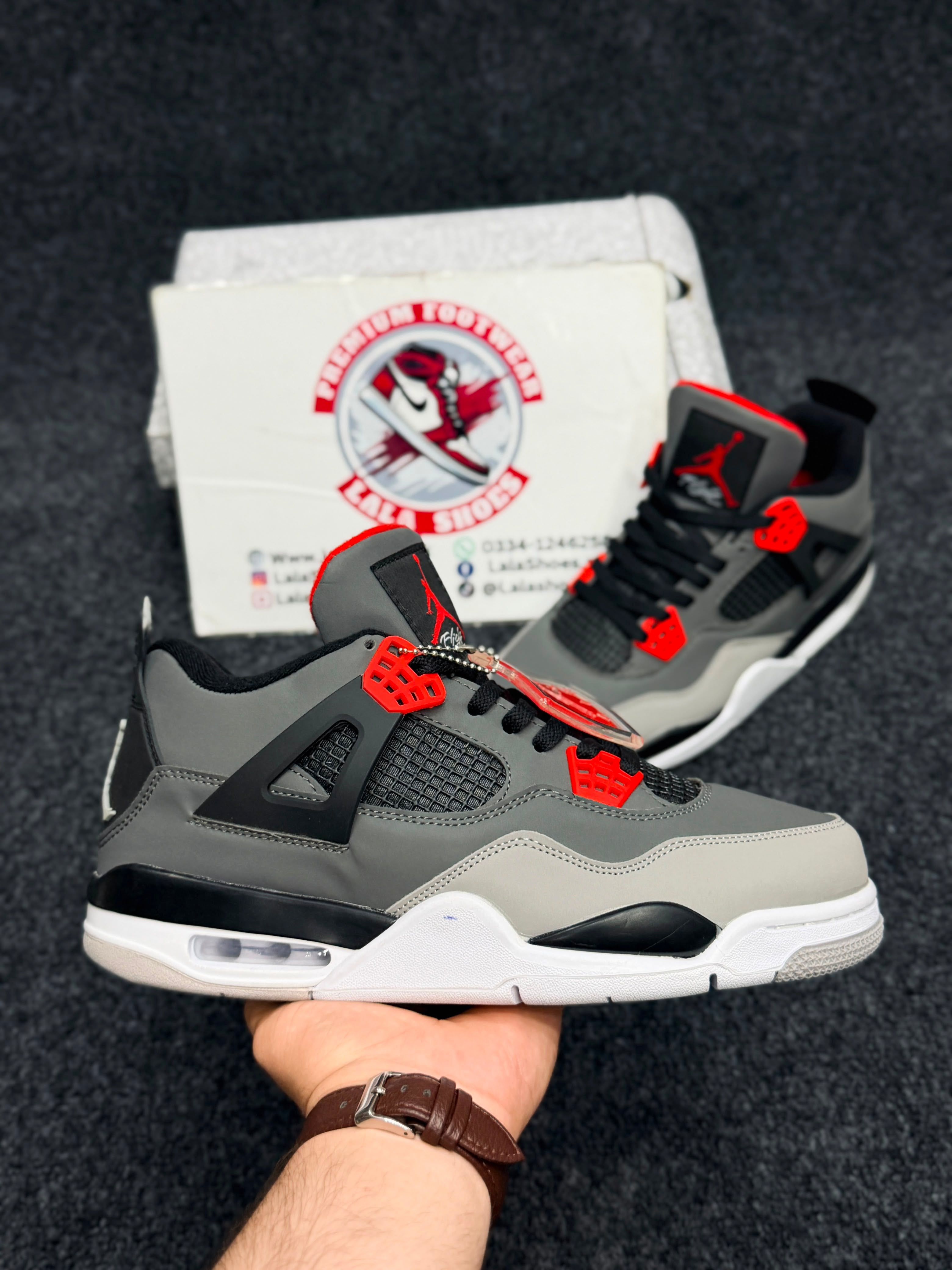 Air Jordan 4 Retro – Grey Red
Colour: Dark Grey / Black / Fire Red / White