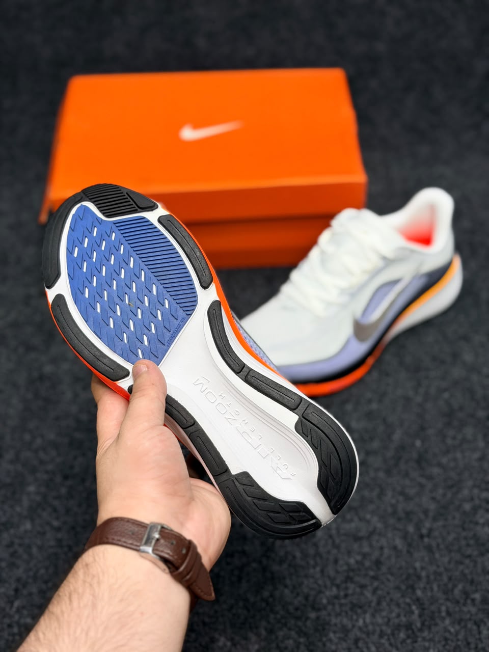Nike Air Zoom Pegasus42
Color: White / Lavender / Black / Bright Orange