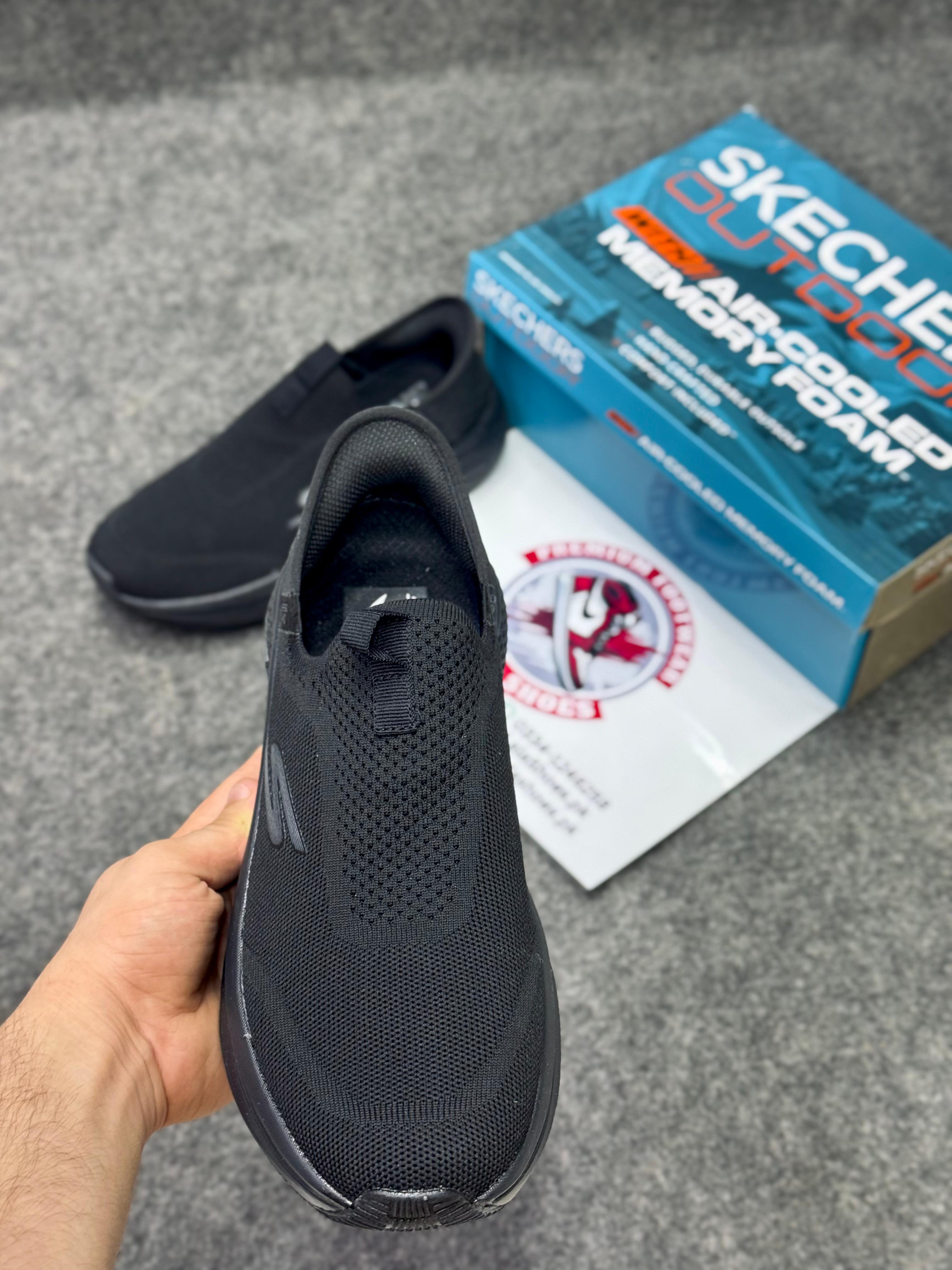 Skechers Slip-ins: Max Cushioning Full Black Comfort & Air-Cooled Cushioning | Best Walking