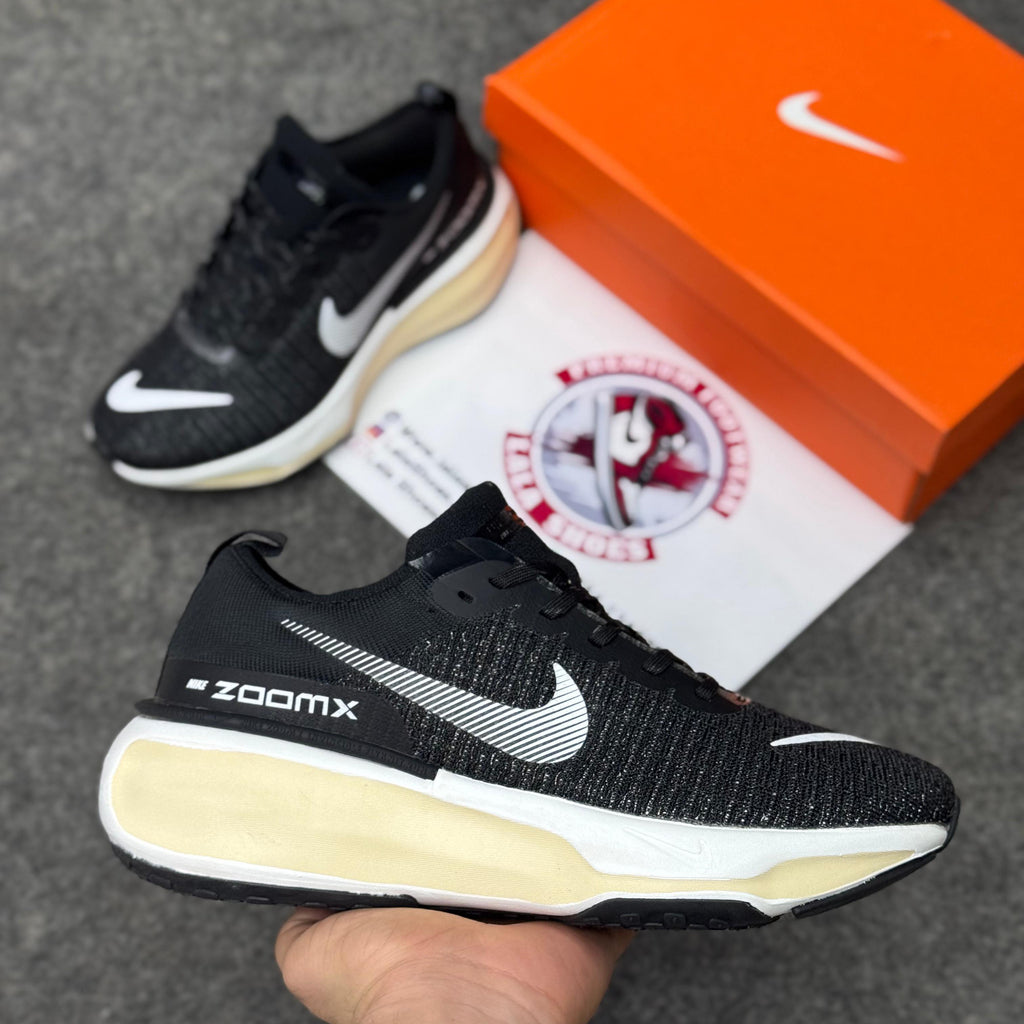 Nk zoomx shoes black white