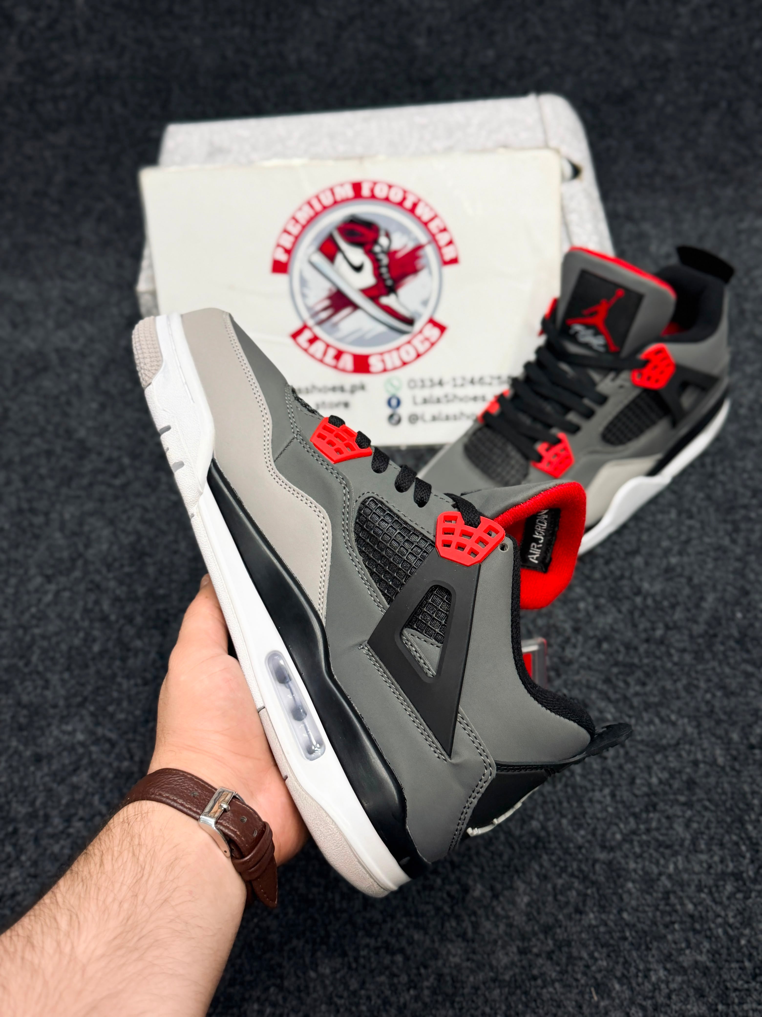 Air Jordan 4 Retro – Grey Red
Colour: Dark Grey / Black / Fire Red / White