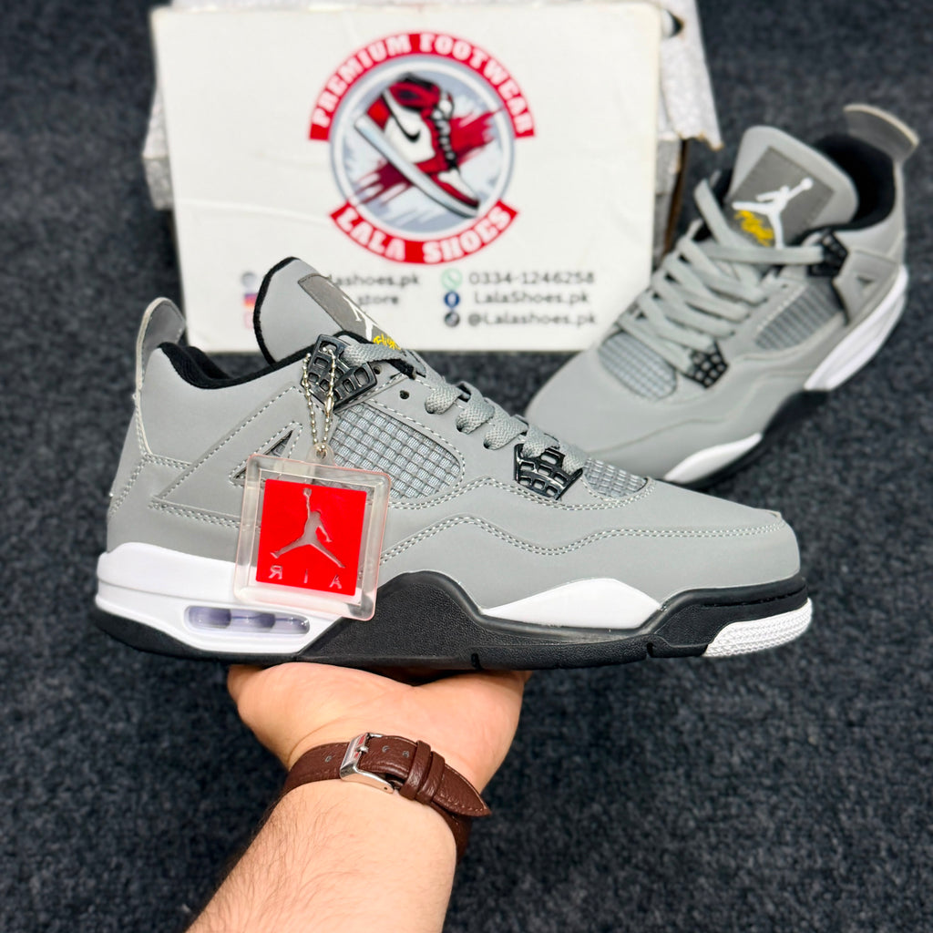 Air Jordan 4 Retro – Cool Grey
Colour: Cool Grey / White / Black