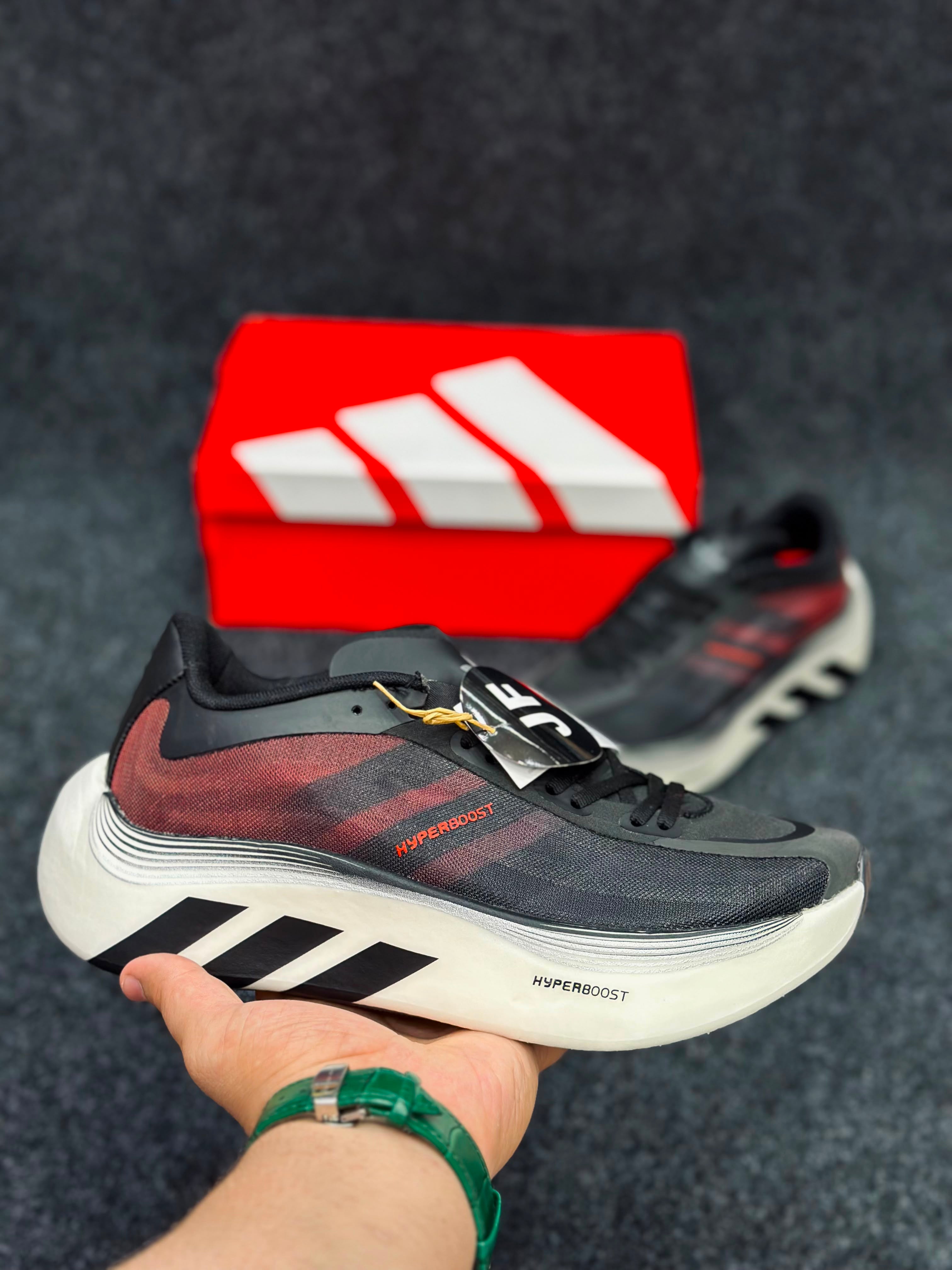 Adidas Hyperboost Euphoria LT
Colour: Black / Burgundy / Off White