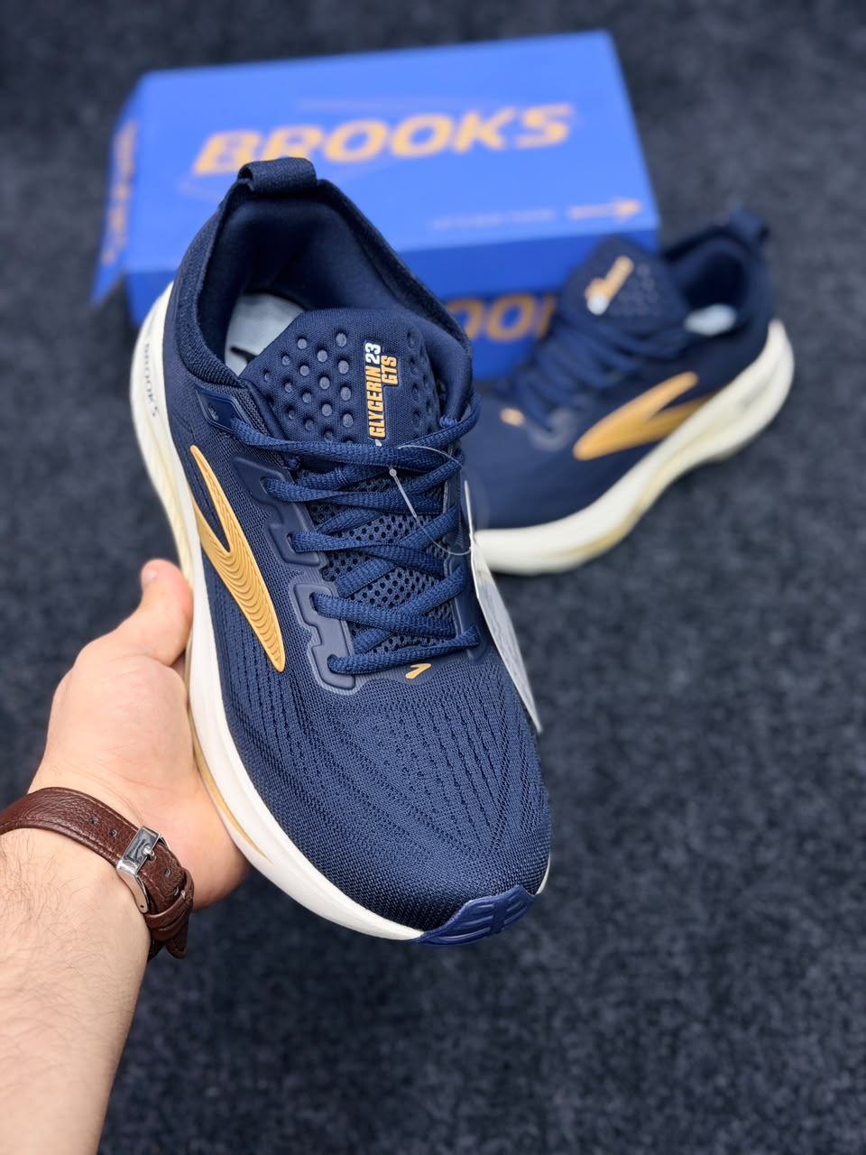 Brooks Glycerin 23 – Navy Blue / Gold / White