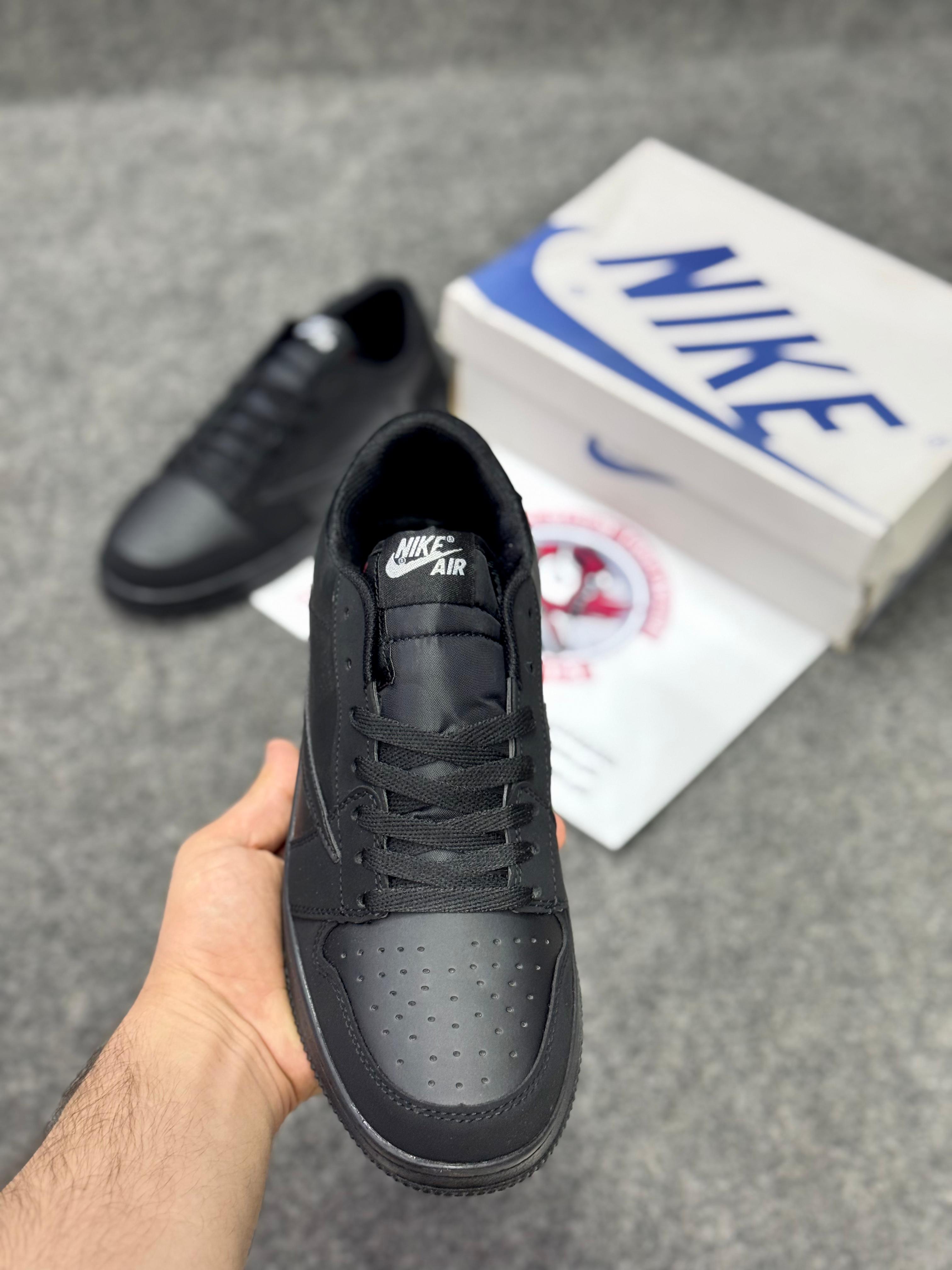 Aj1 Travis Scot Full black