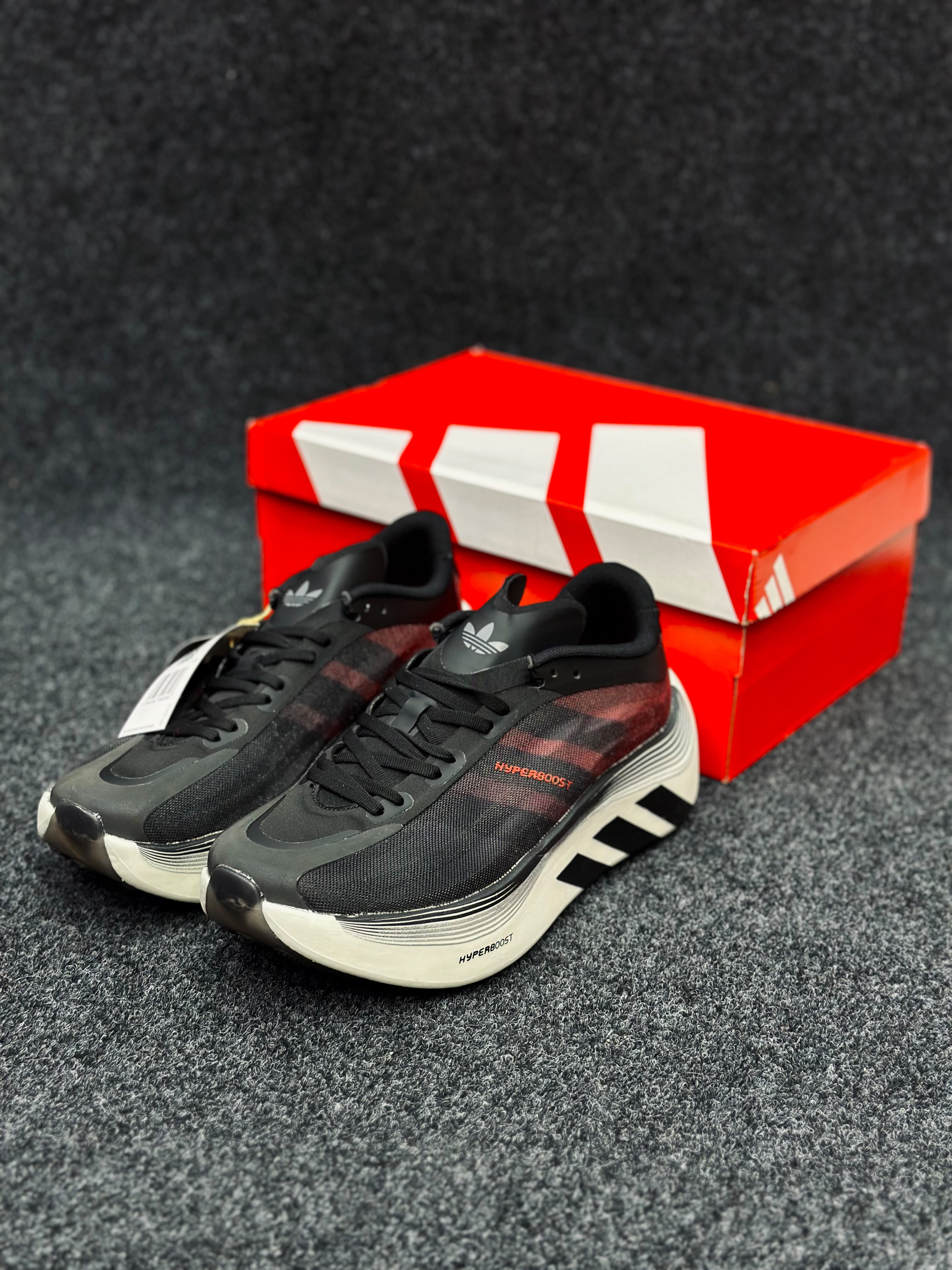 Adidas Hyperboost Euphoria LT
Colour: Black / Burgundy / Off White