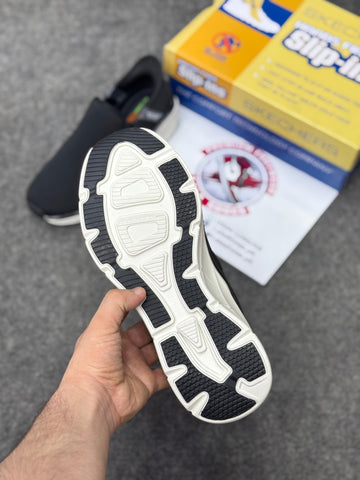Skechers Slip-ins: Max Cushioning Hyper Burst Black white, Air-Cooled Memory Foam