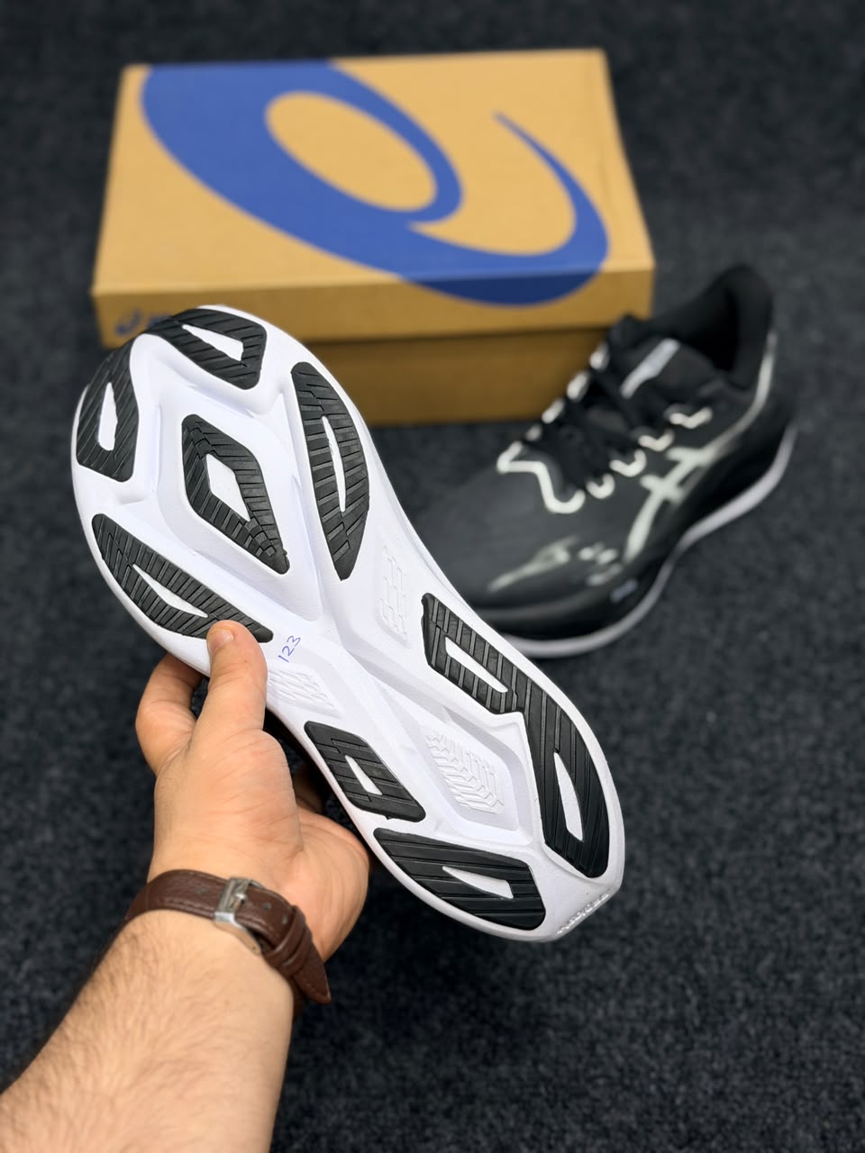 ASICS Superblast 3 – Charcoal Black / White