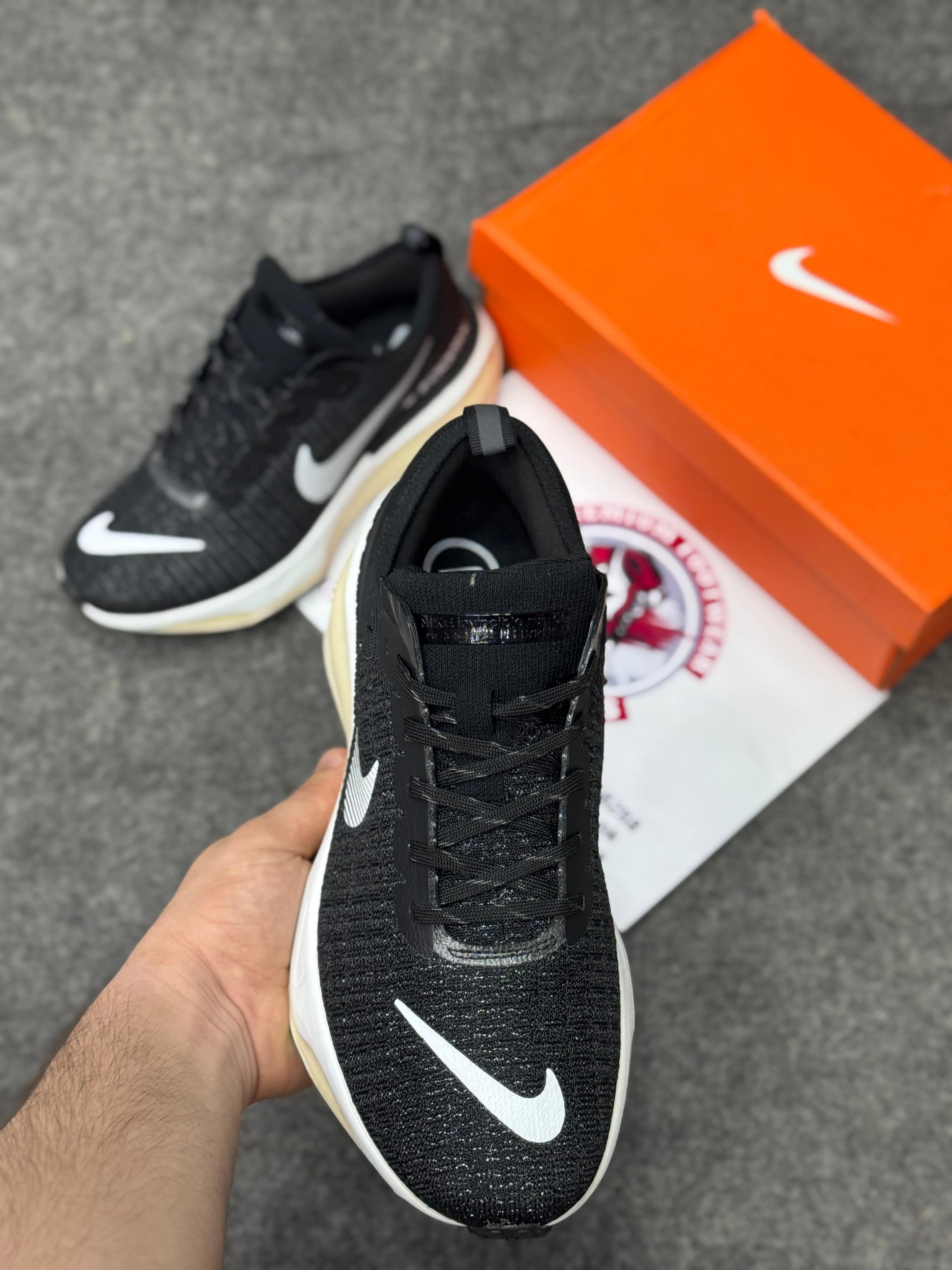 Nk zoomx shoes black white