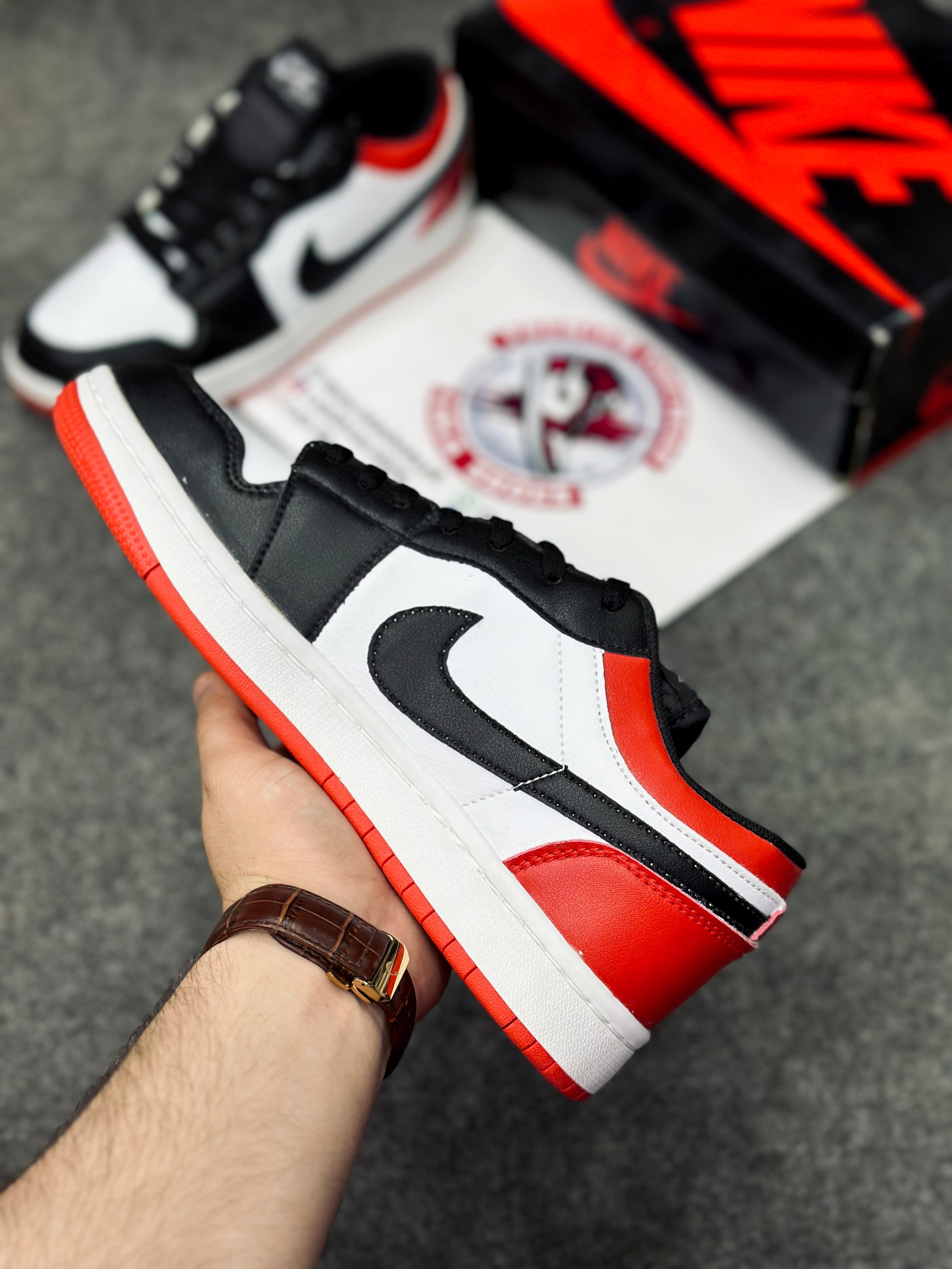 AJ1 Retro Low OG Black Toe