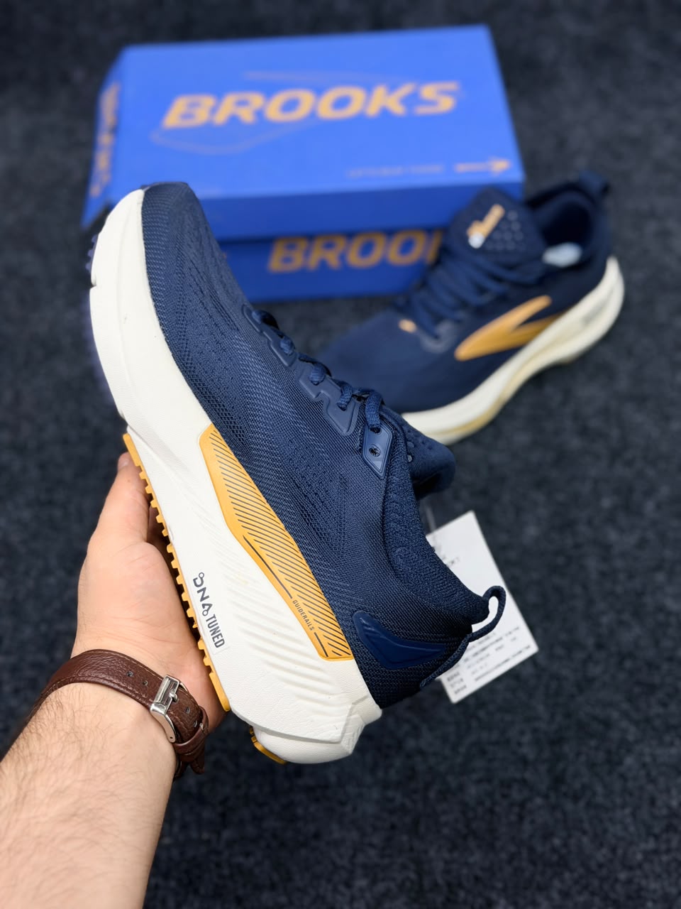 Brooks Glycerin 23 – Navy Blue / Gold / White