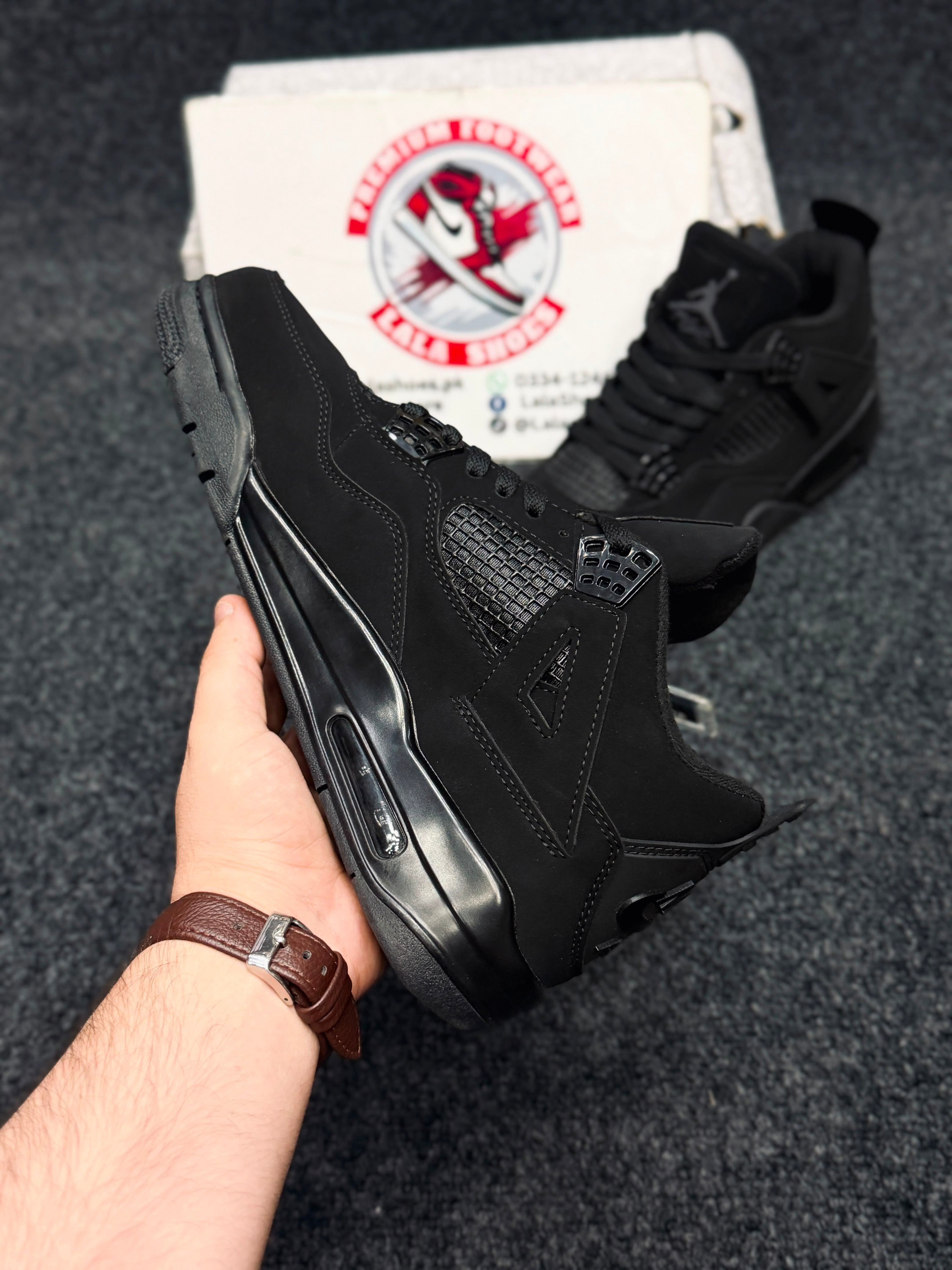 Air Jordan 4 Retro – Triple Black
Colour: Black / Anthracite / Black