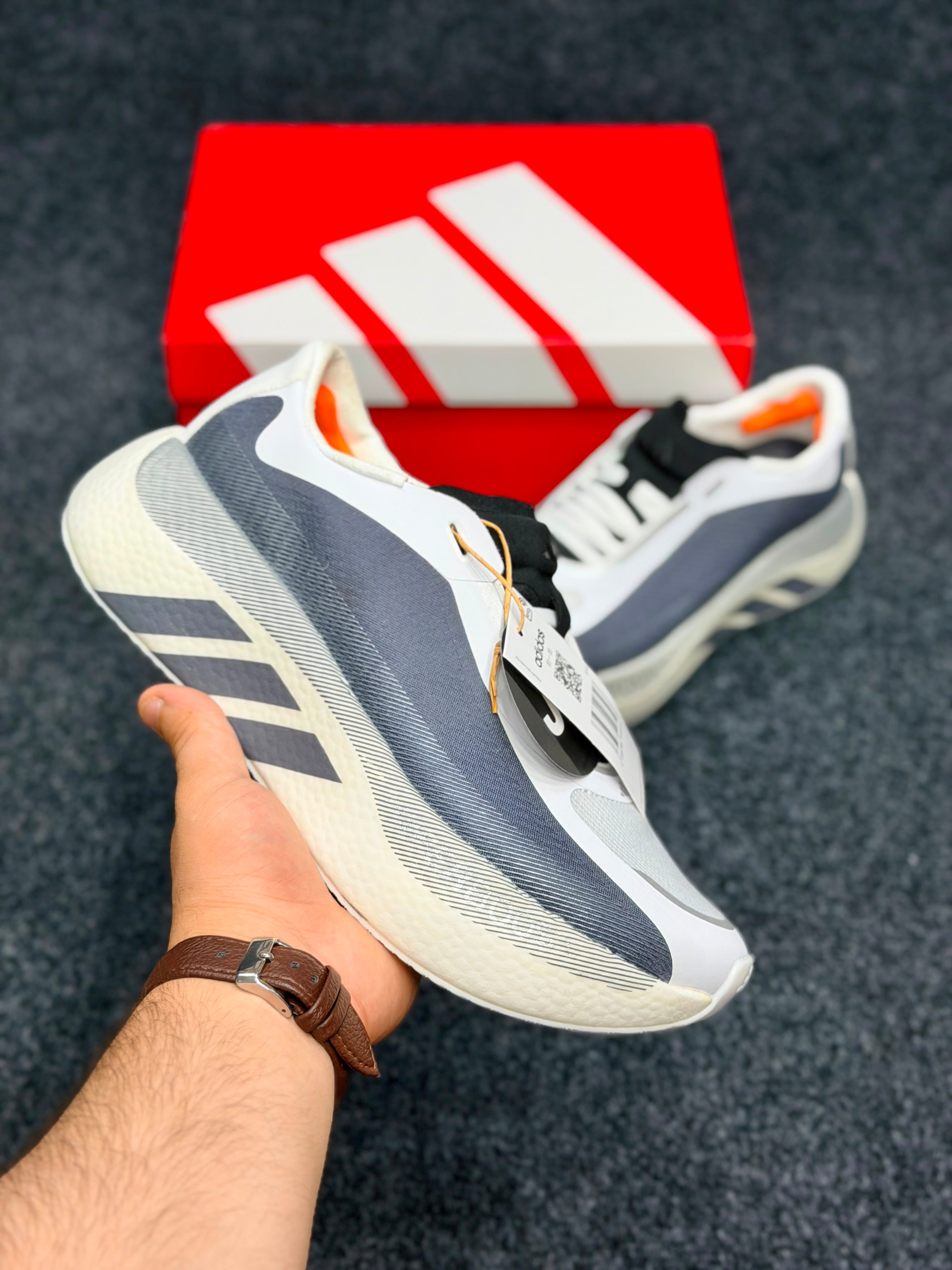 HYPERBOOST EDGE Running Shoes.
Color: Grey / White / Black