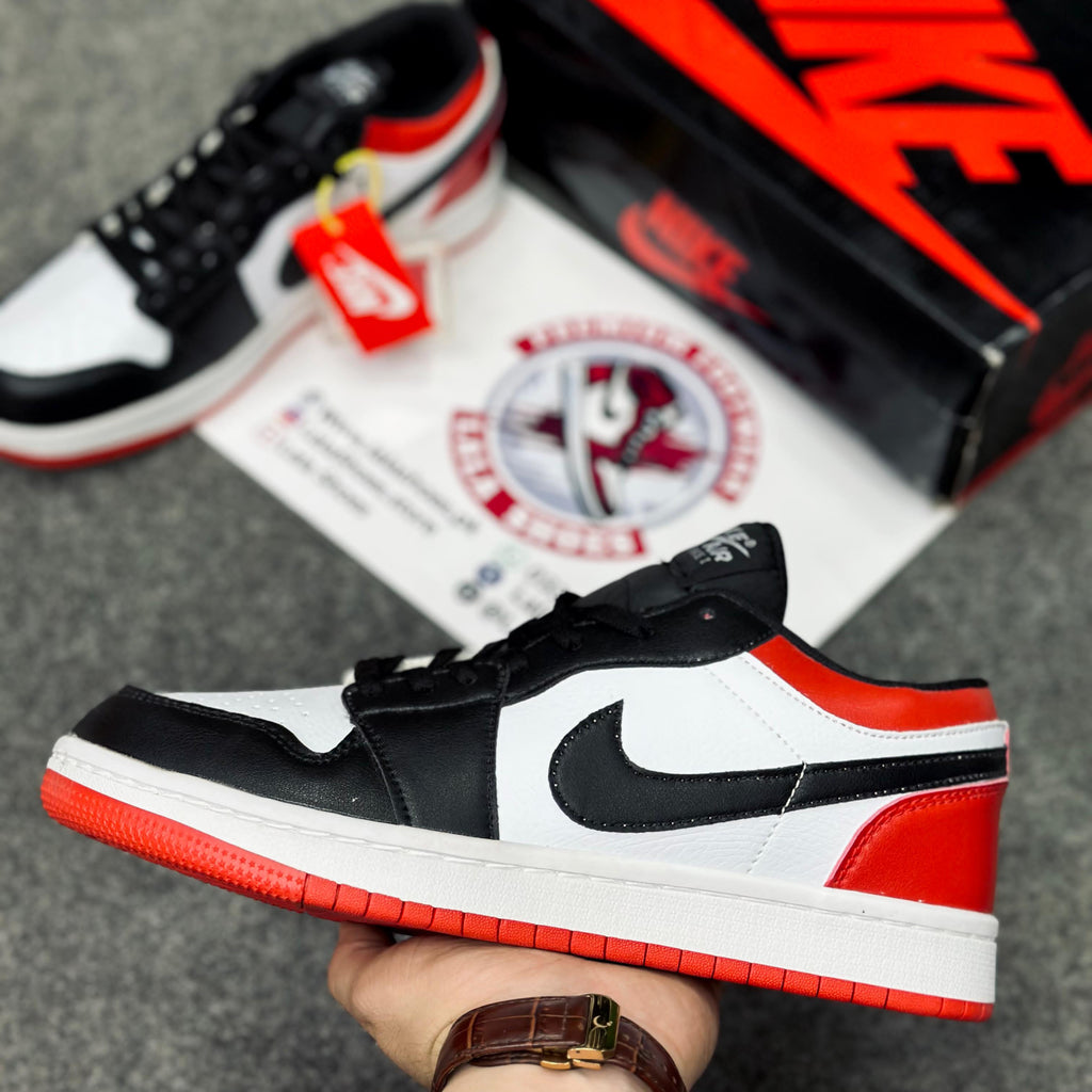 AJ1 Retro Low OG Black Toe