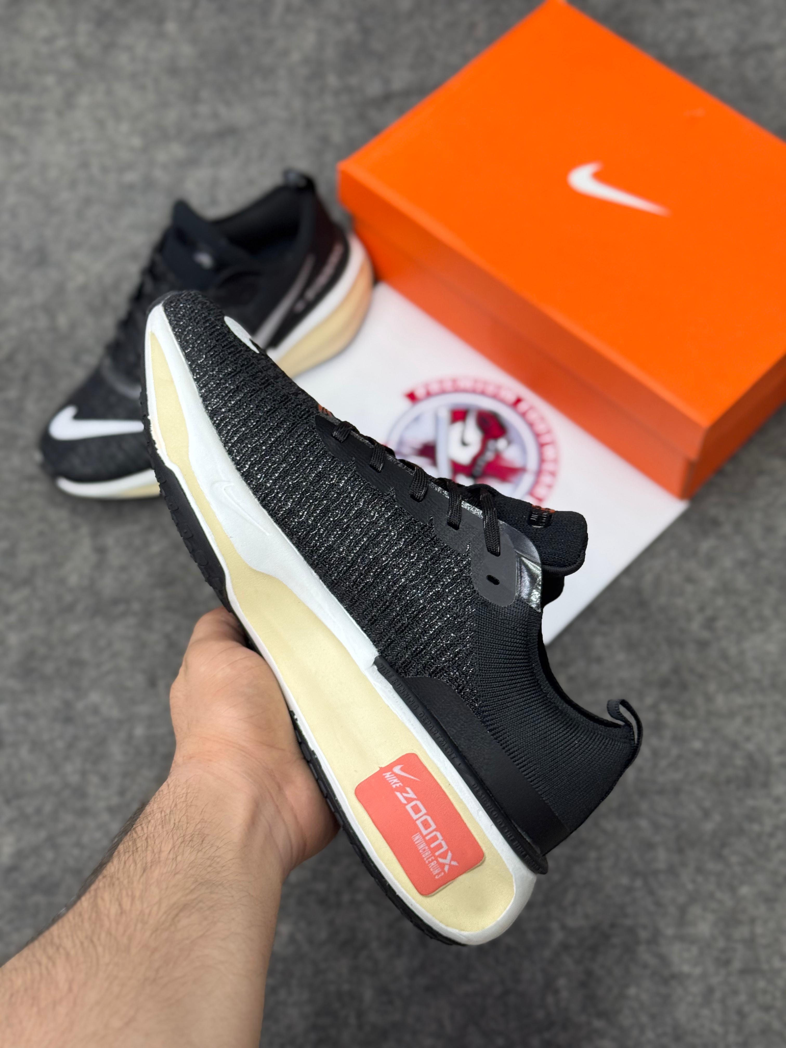 Nk zoomx shoes black white