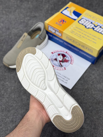 Skechers Slip-ins: Max Cushioning Hyper Burst Khaki white, Air-Cooled Memory Foam