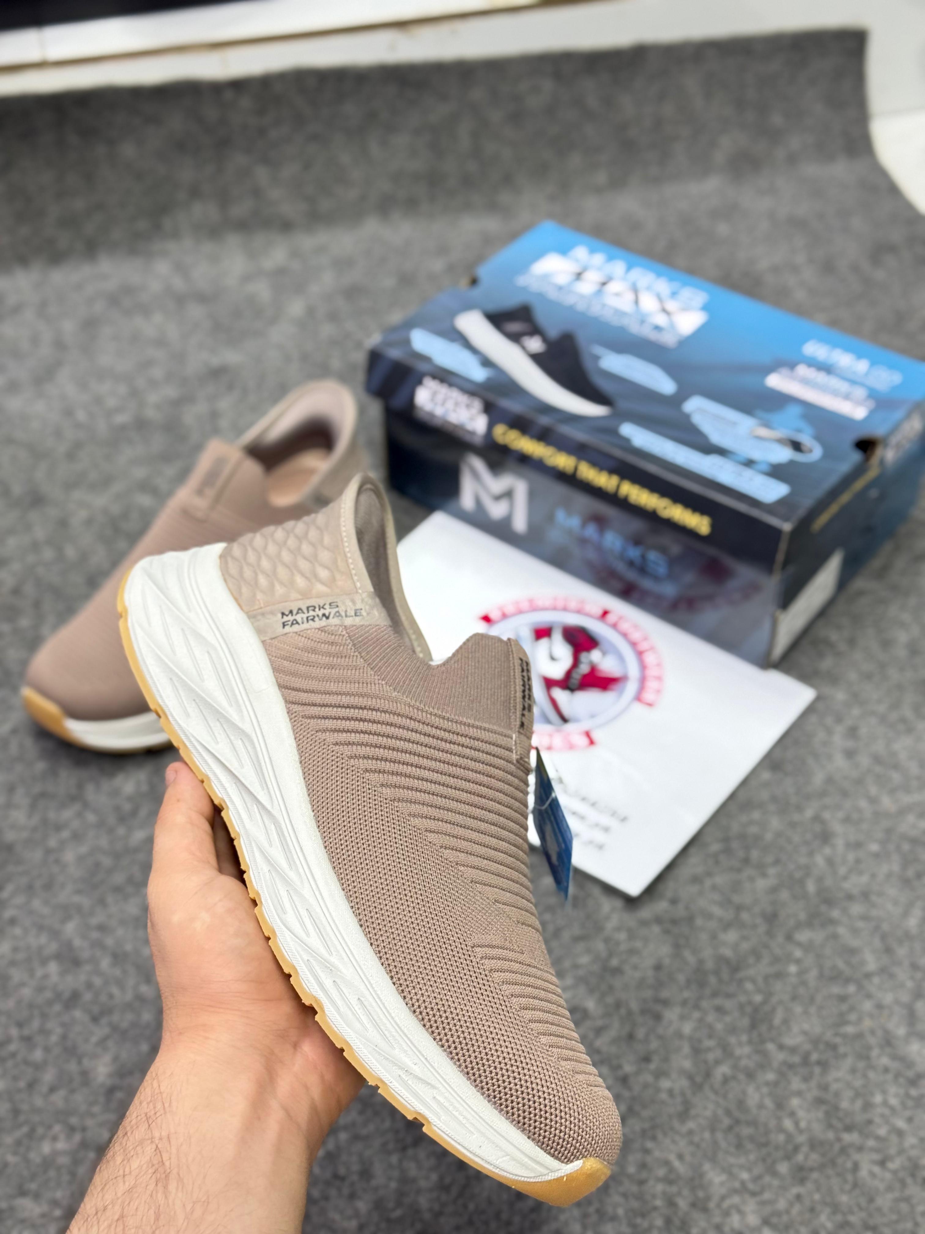 Skechers Slip-ins: Max Cushioning Hyper Burst 78412, Air-Cooled Memory Foam