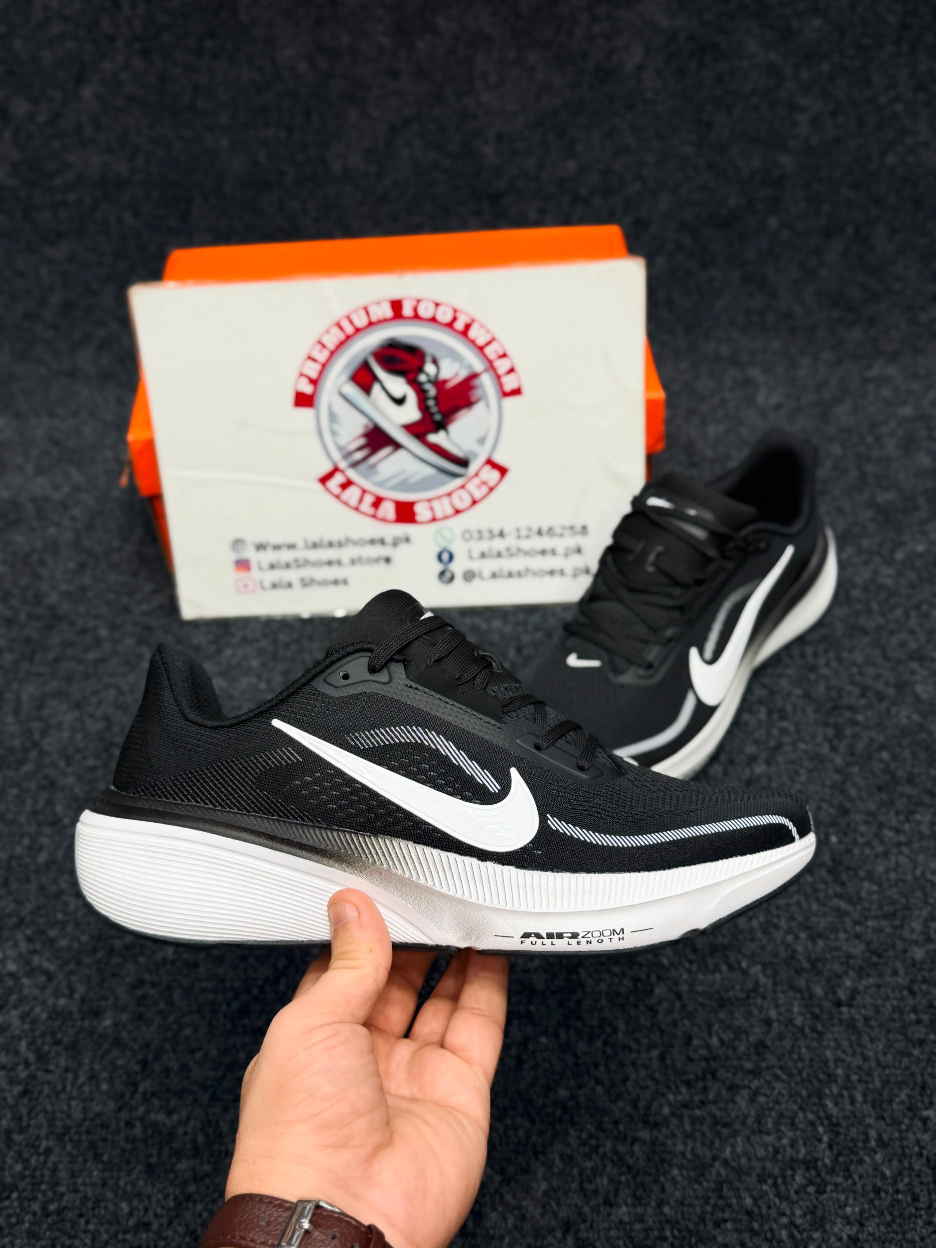 Nike Air Zoom Pegasus42
Color: Black / White