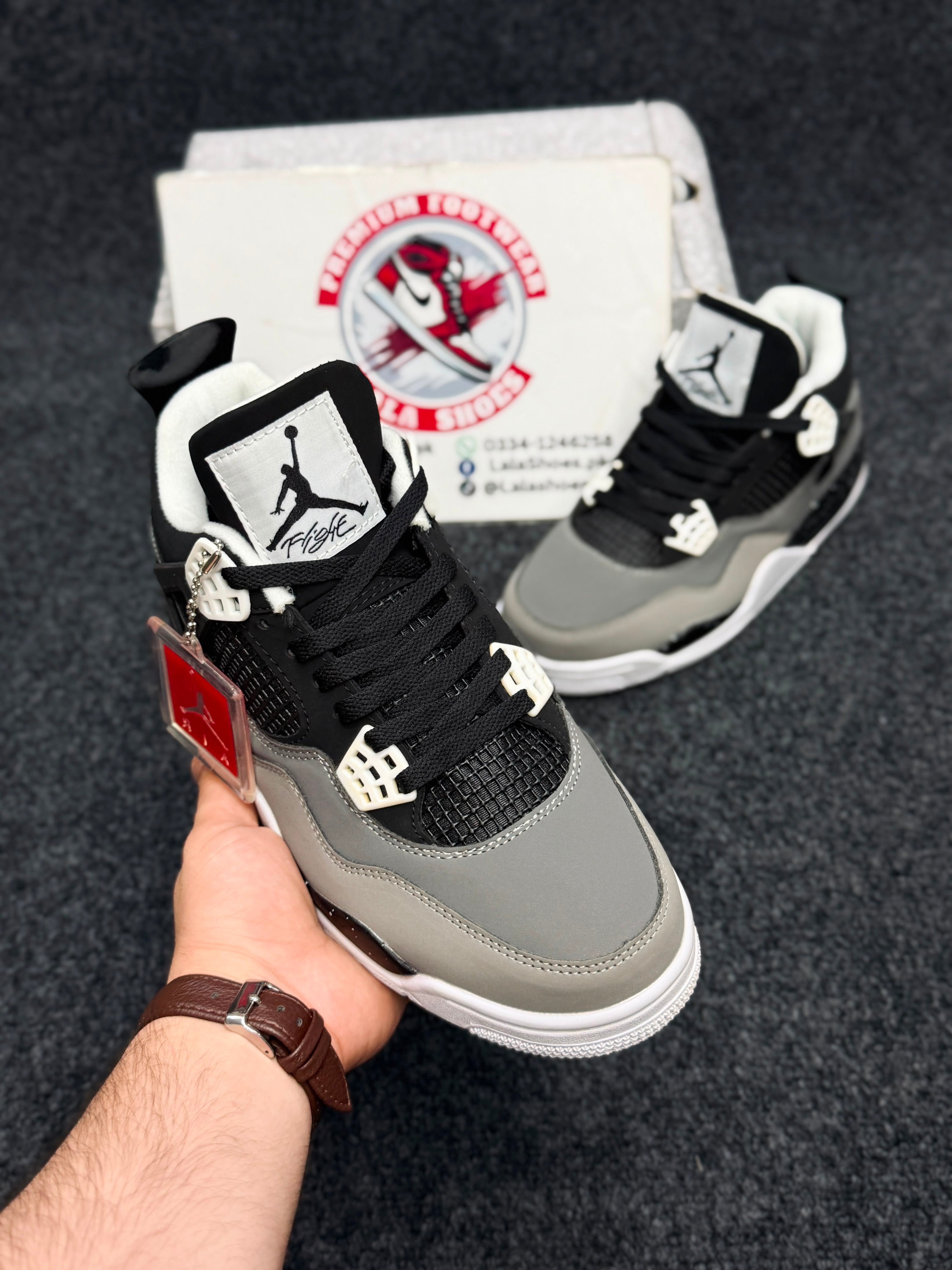 Air Jordan 4 Retro – Cement Grey
Colour: Cement Grey / Black / White