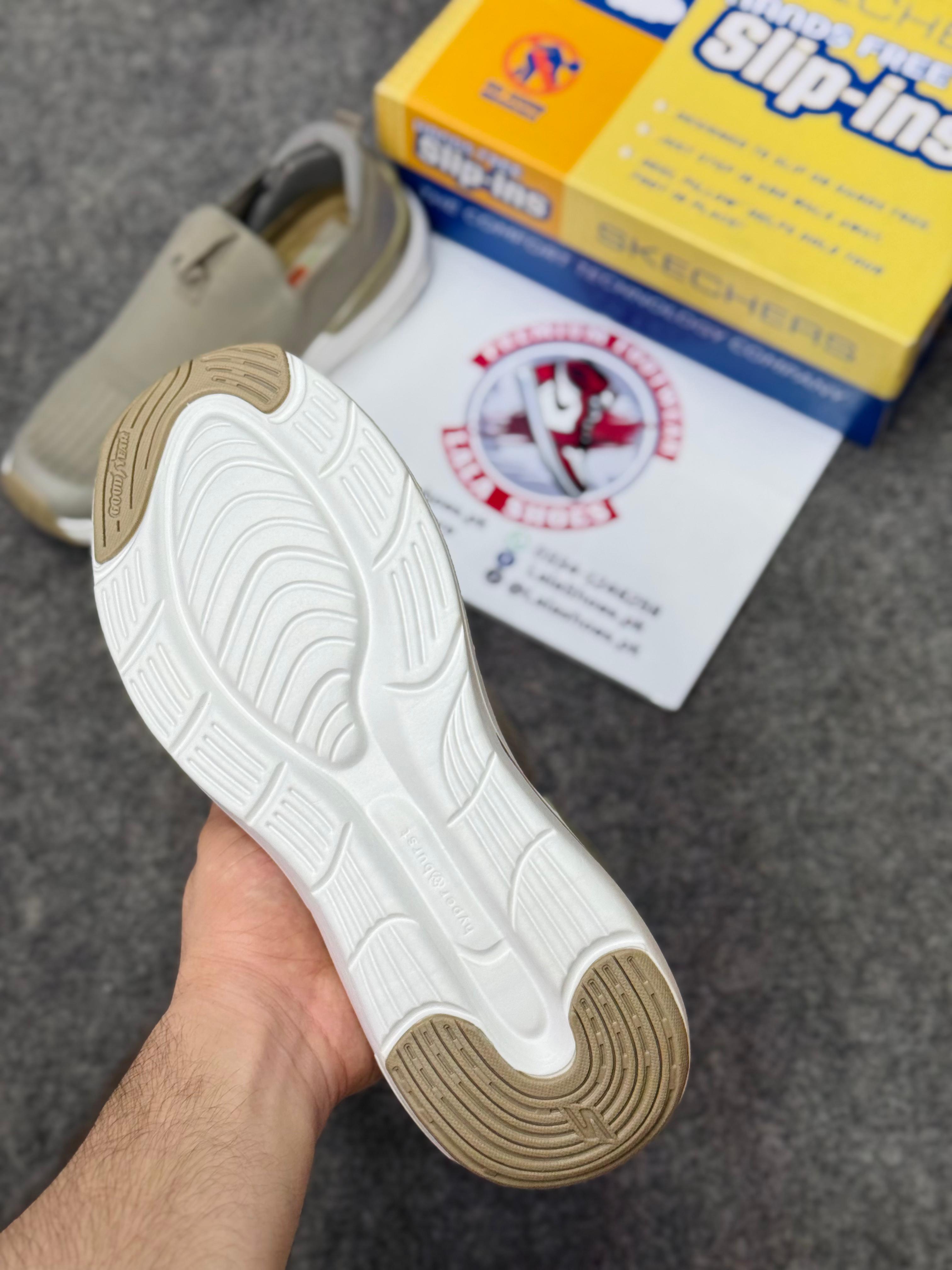 Skechers Slip-ins: Max Cushioning Hyper Burst Khaki white, Air-Cooled Memory Foam