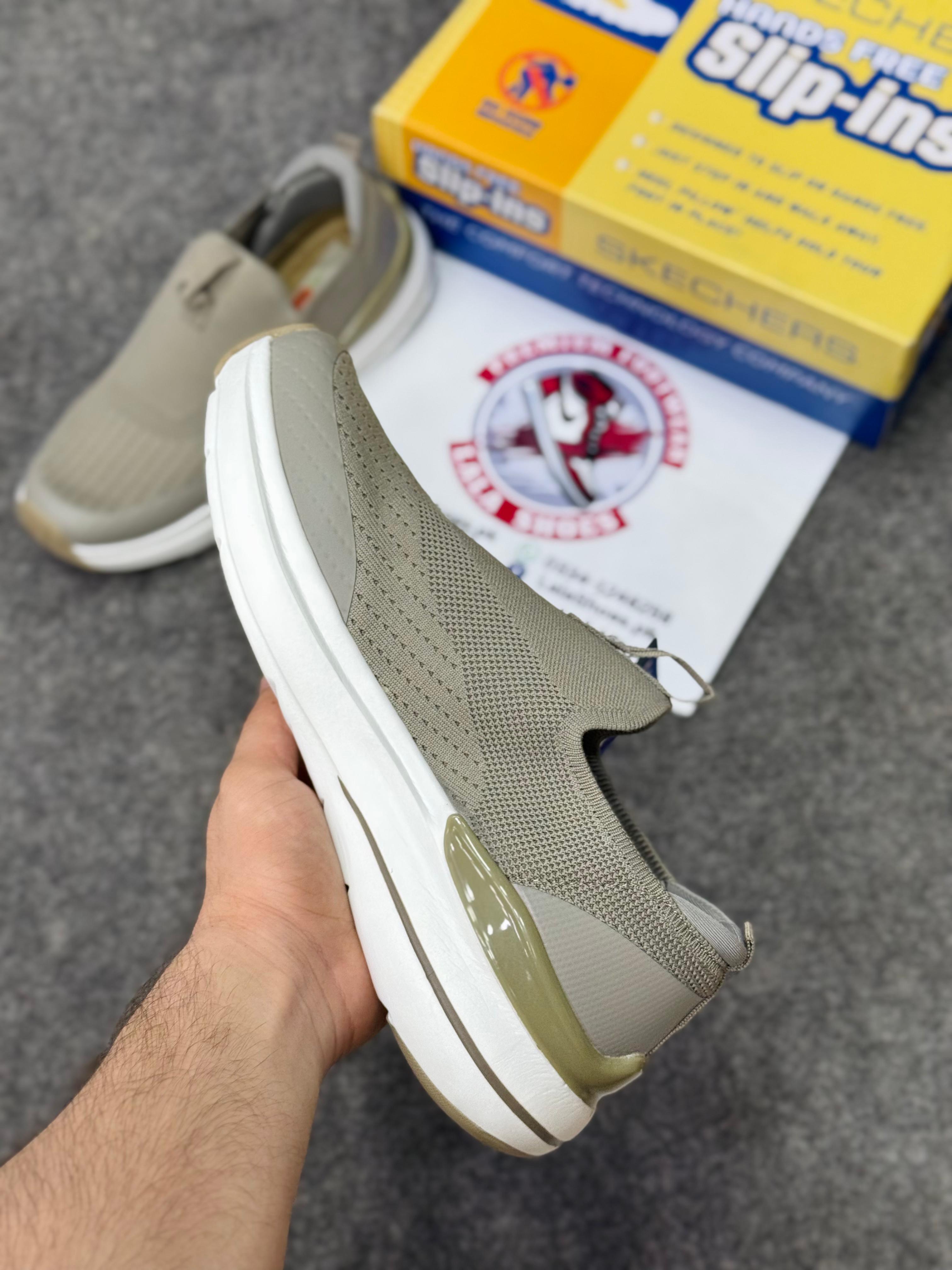Skechers Slip-ins: Max Cushioning Hyper Burst Khaki white, Air-Cooled Memory Foam