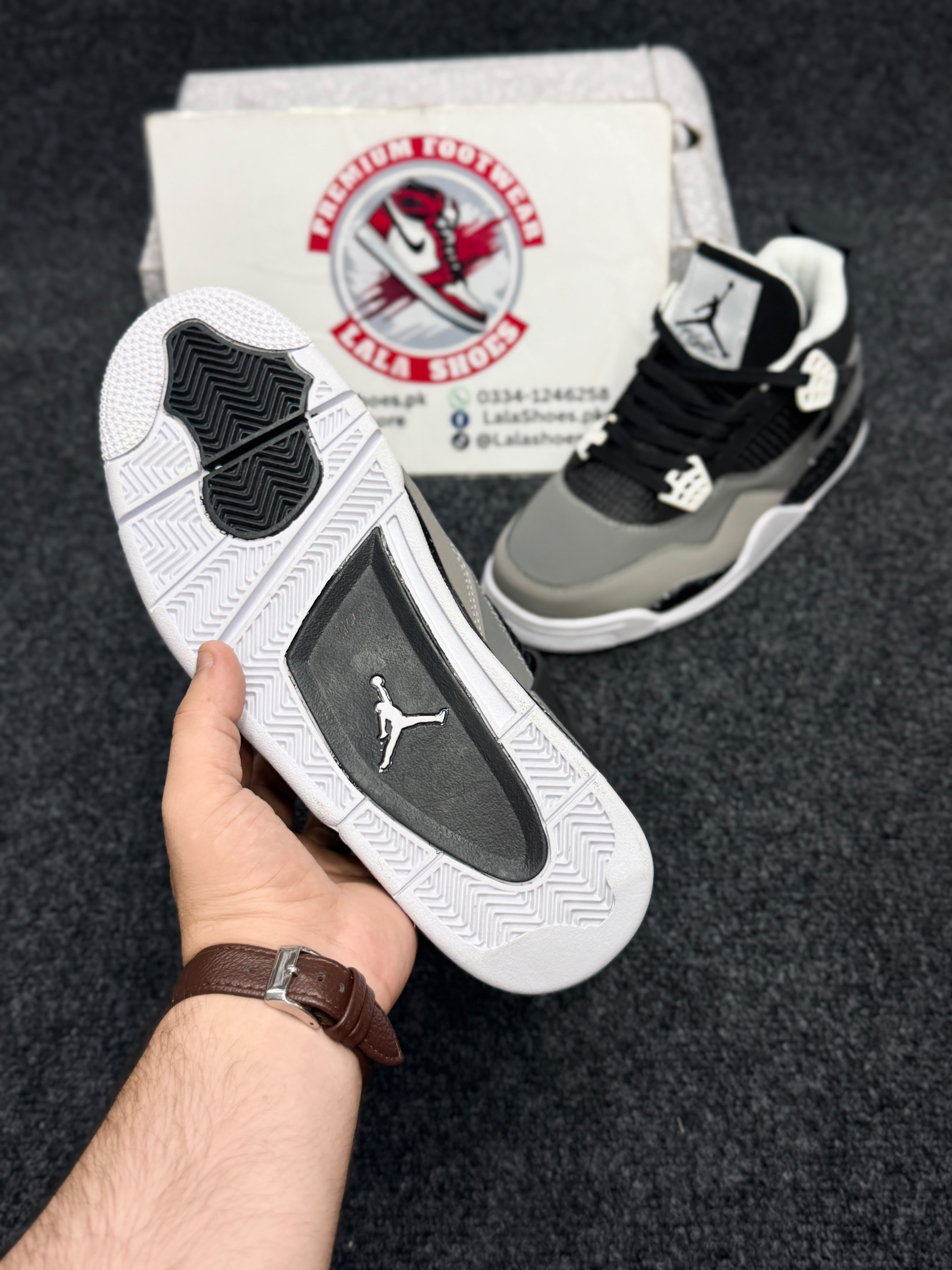 Air Jordan 4 Retro – Cement Grey
Colour: Cement Grey / Black / White