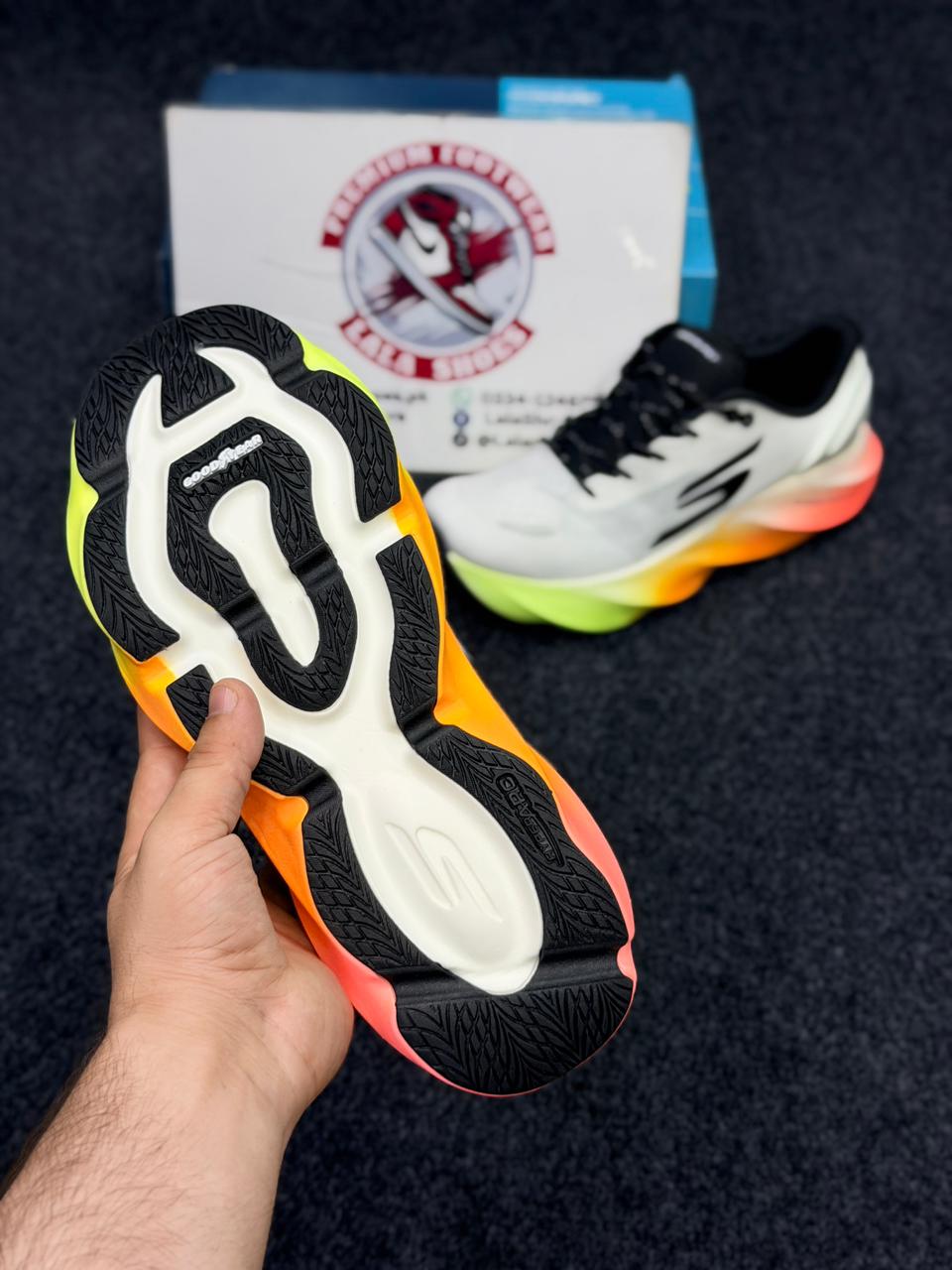 Skechers GO RUN Hyper Burst ICE - SKCH00122