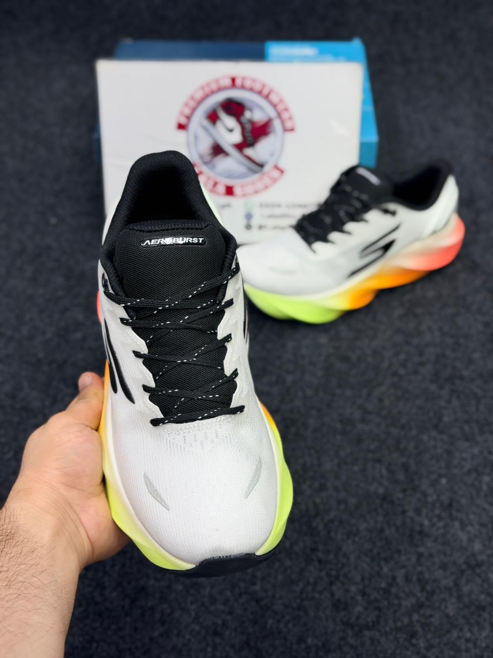 Skechers GO RUN Hyper Burst ICE - SKCH00122